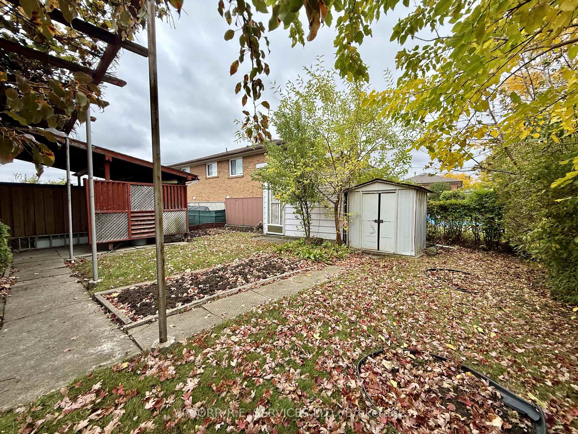 Photo 3 of 25 Bamford Crescent, North York, Black Creek — HOMEH