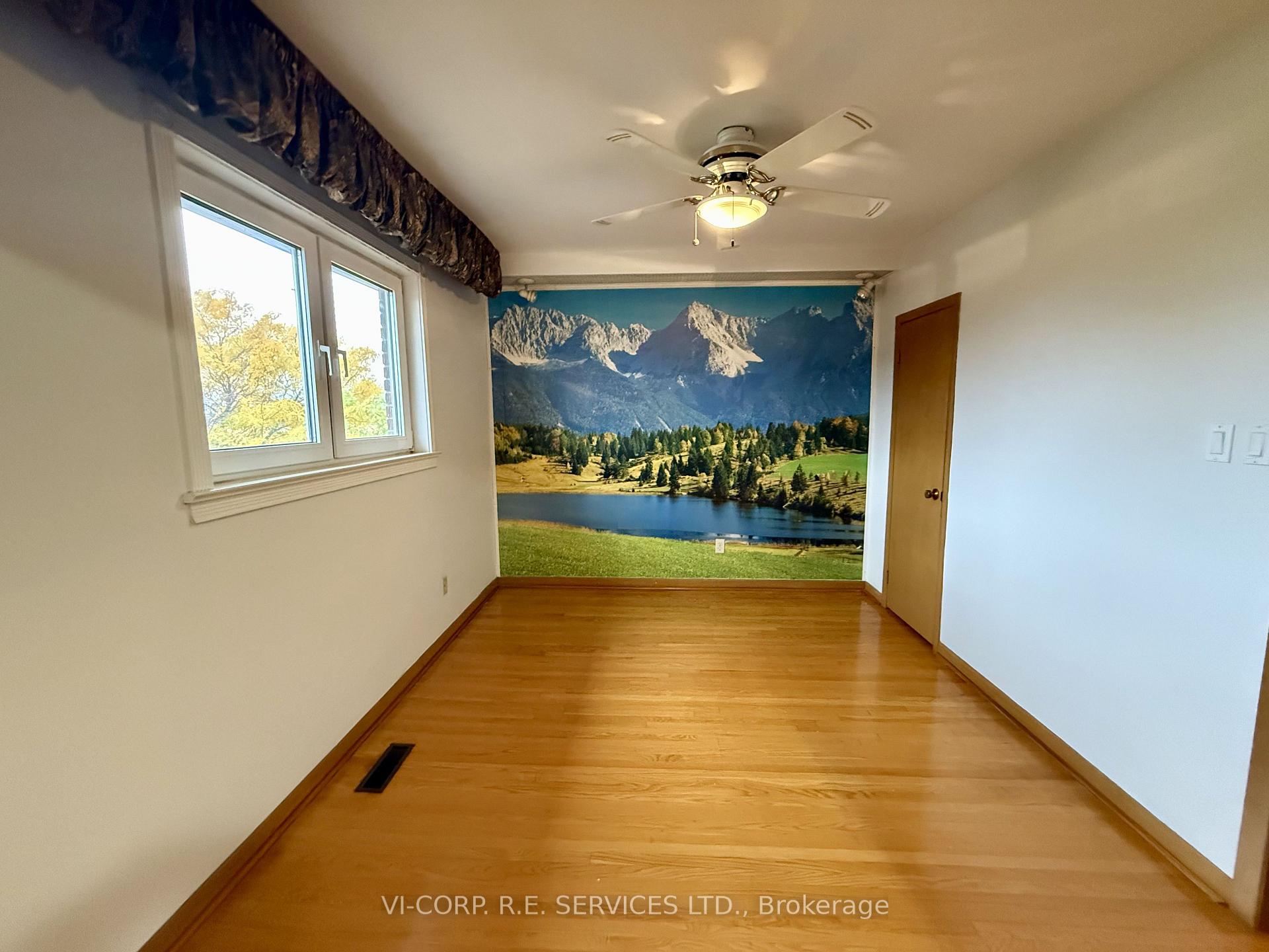 Photo 11 of 25 Bamford Crescent, North York, Black Creek — HOMEH