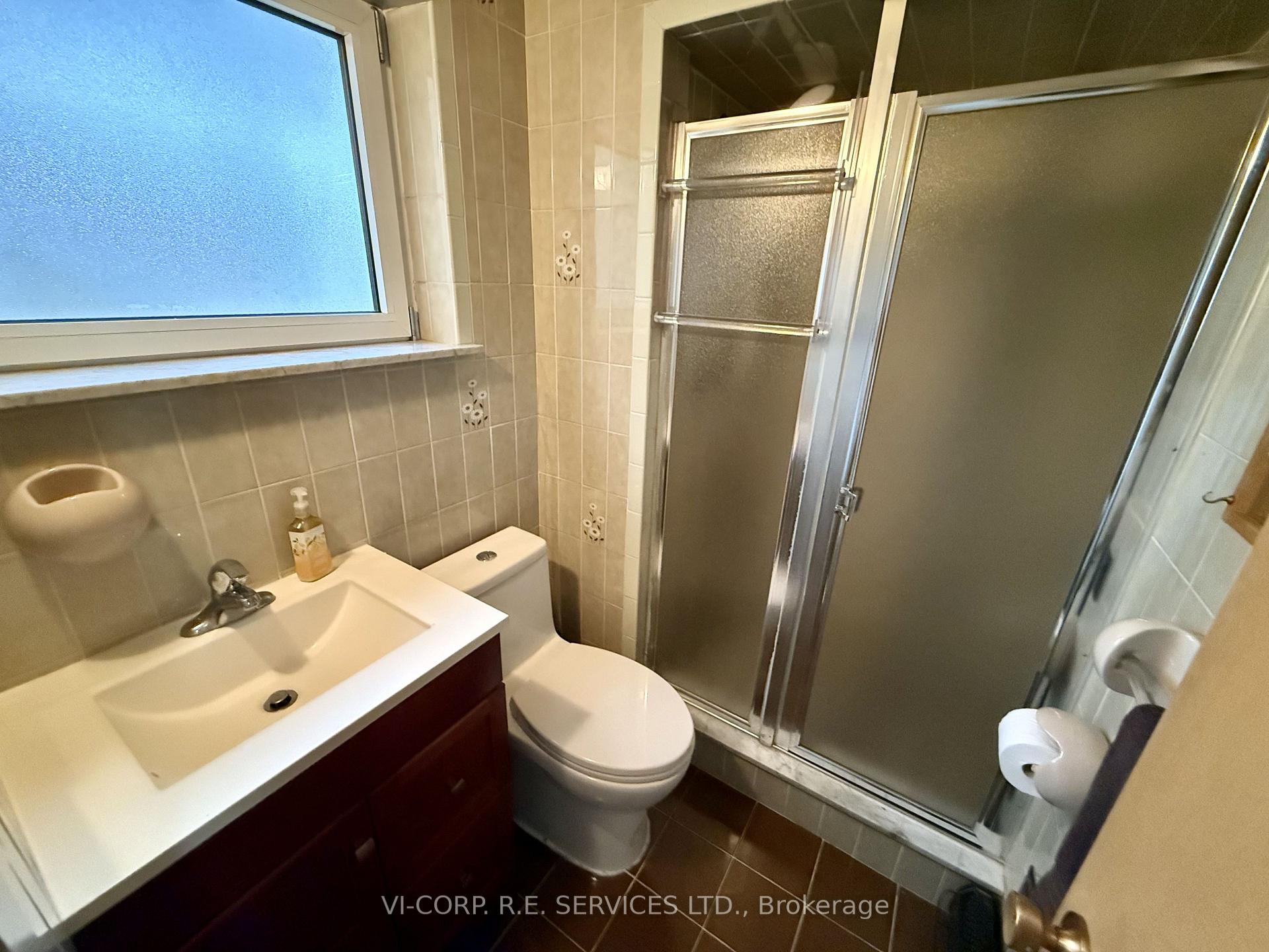 Photo 13 of 25 Bamford Crescent, North York, Black Creek — HOMEH