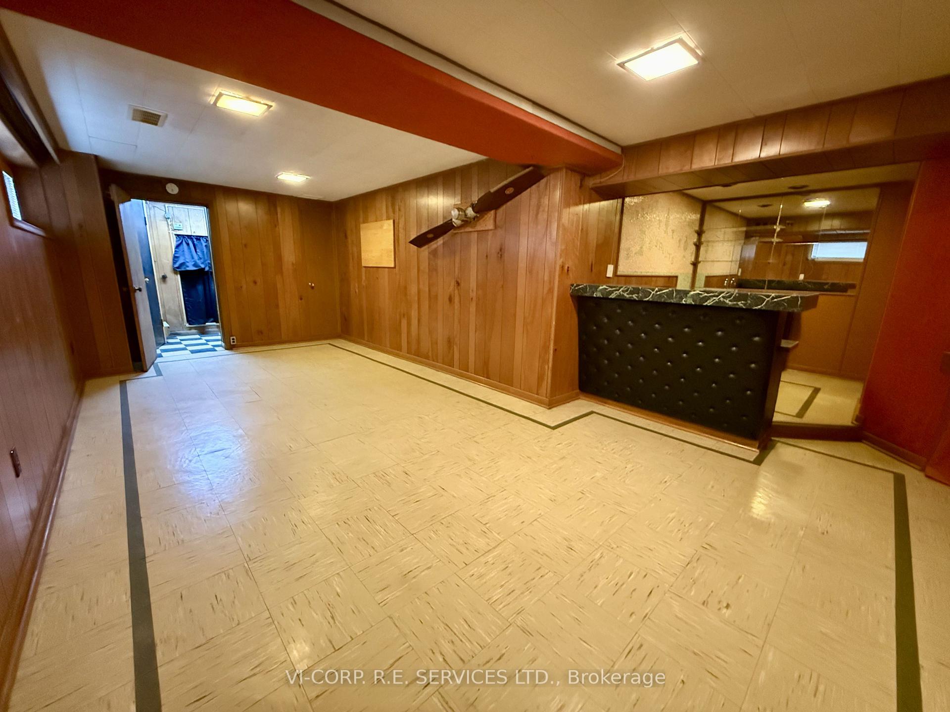 Photo 16 of 25 Bamford Crescent, North York, Black Creek — HOMEH