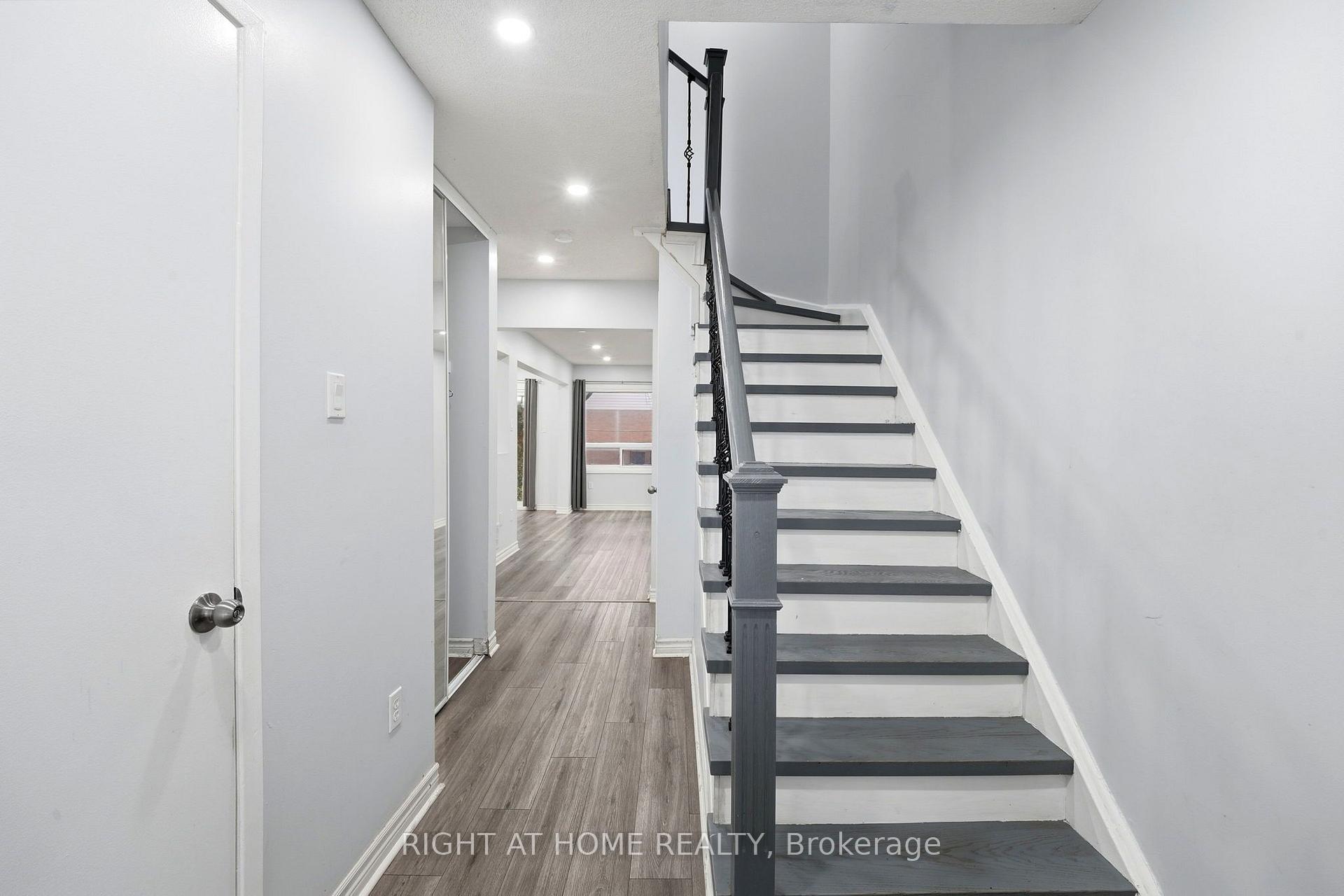 Photo 4 of Unit 21, 35 Chipstead Avenue, Brampton, Northwood Park — HOMEH