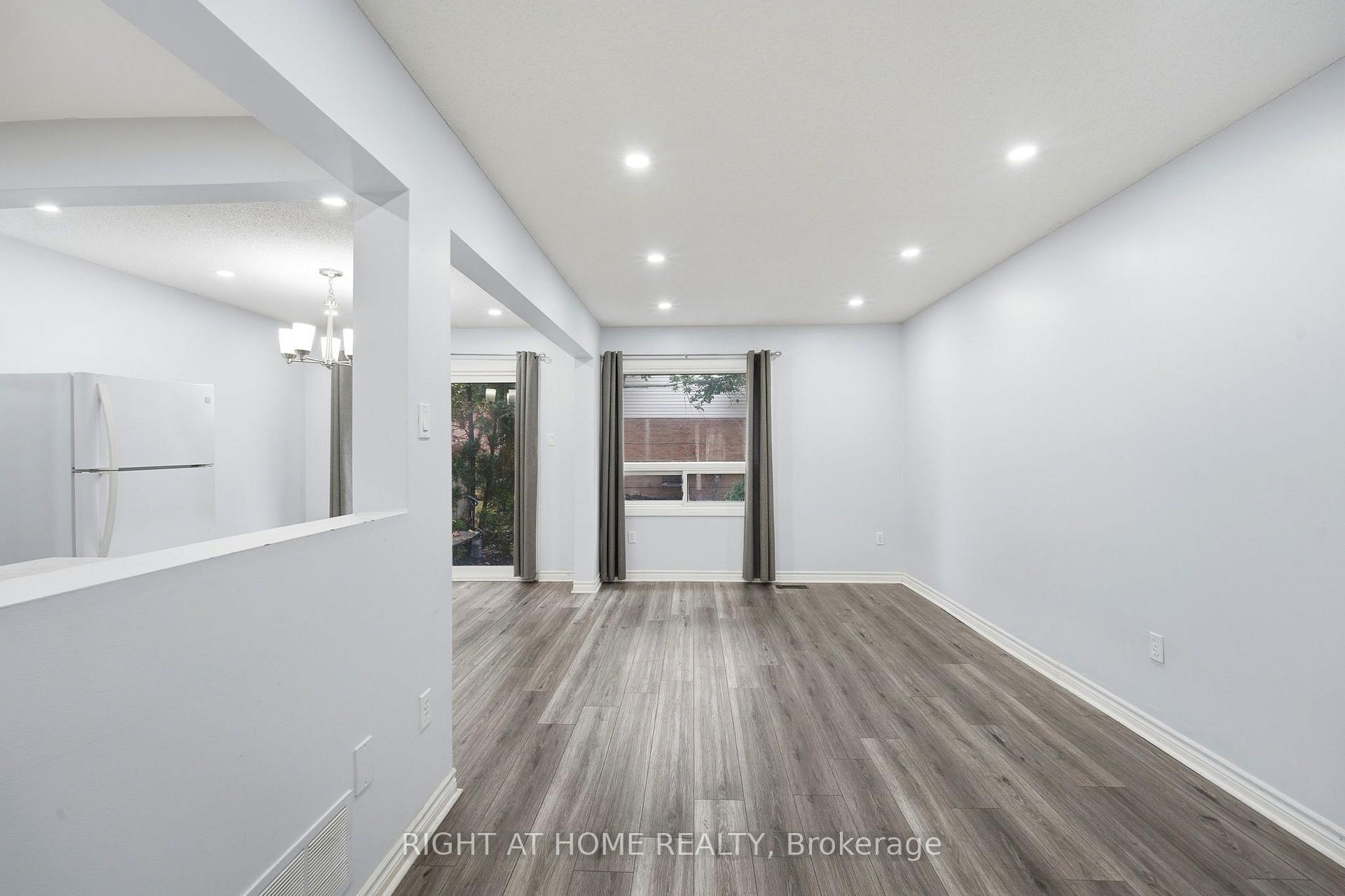 Photo 5 of Unit 21, 35 Chipstead Avenue, Brampton, Northwood Park — HOMEH