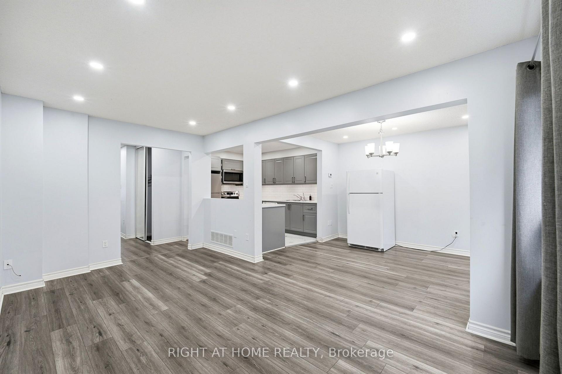 Photo 6 of Unit 21, 35 Chipstead Avenue, Brampton, Northwood Park — HOMEH