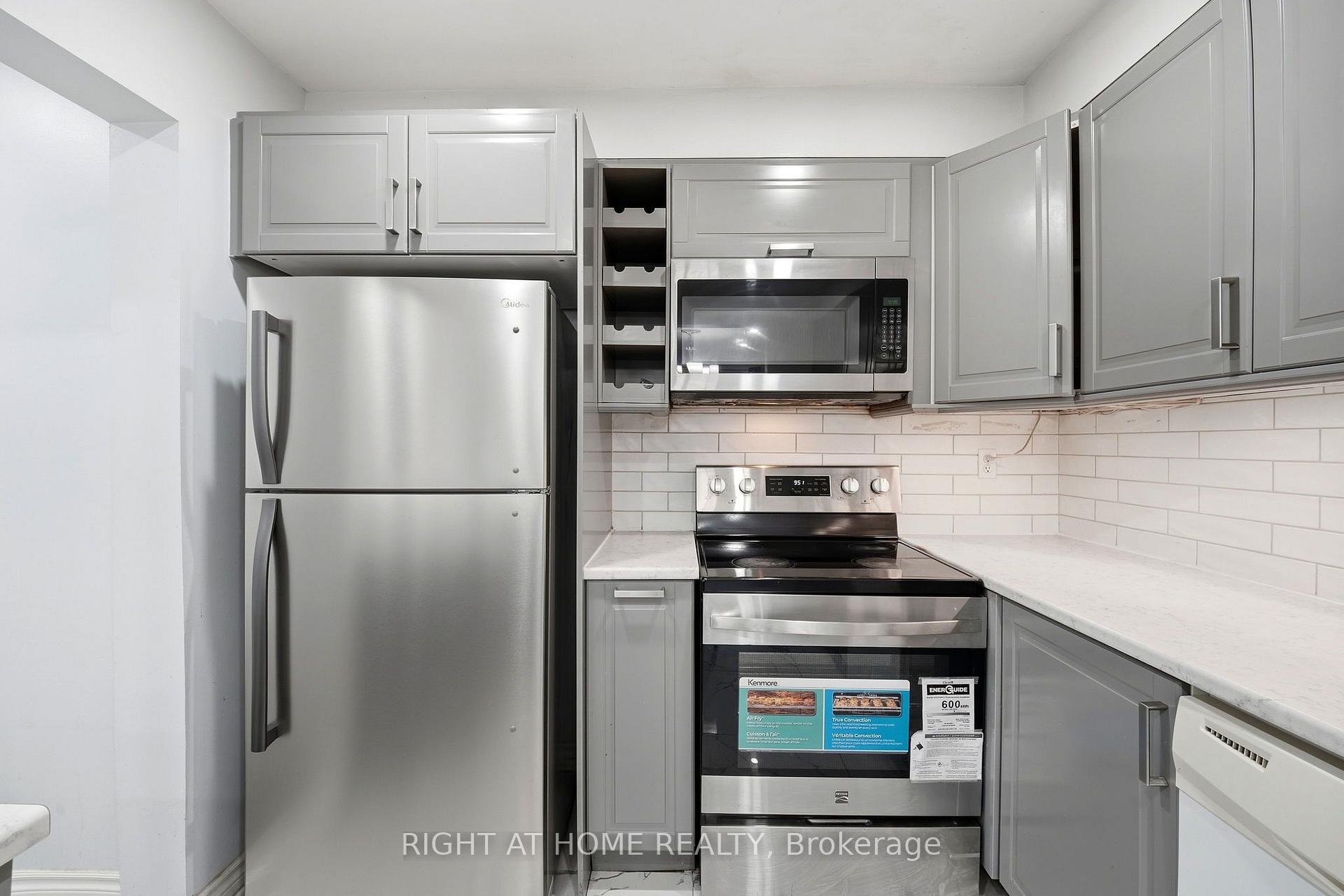 Photo 7 of Unit 21, 35 Chipstead Avenue, Brampton, Northwood Park — HOMEH