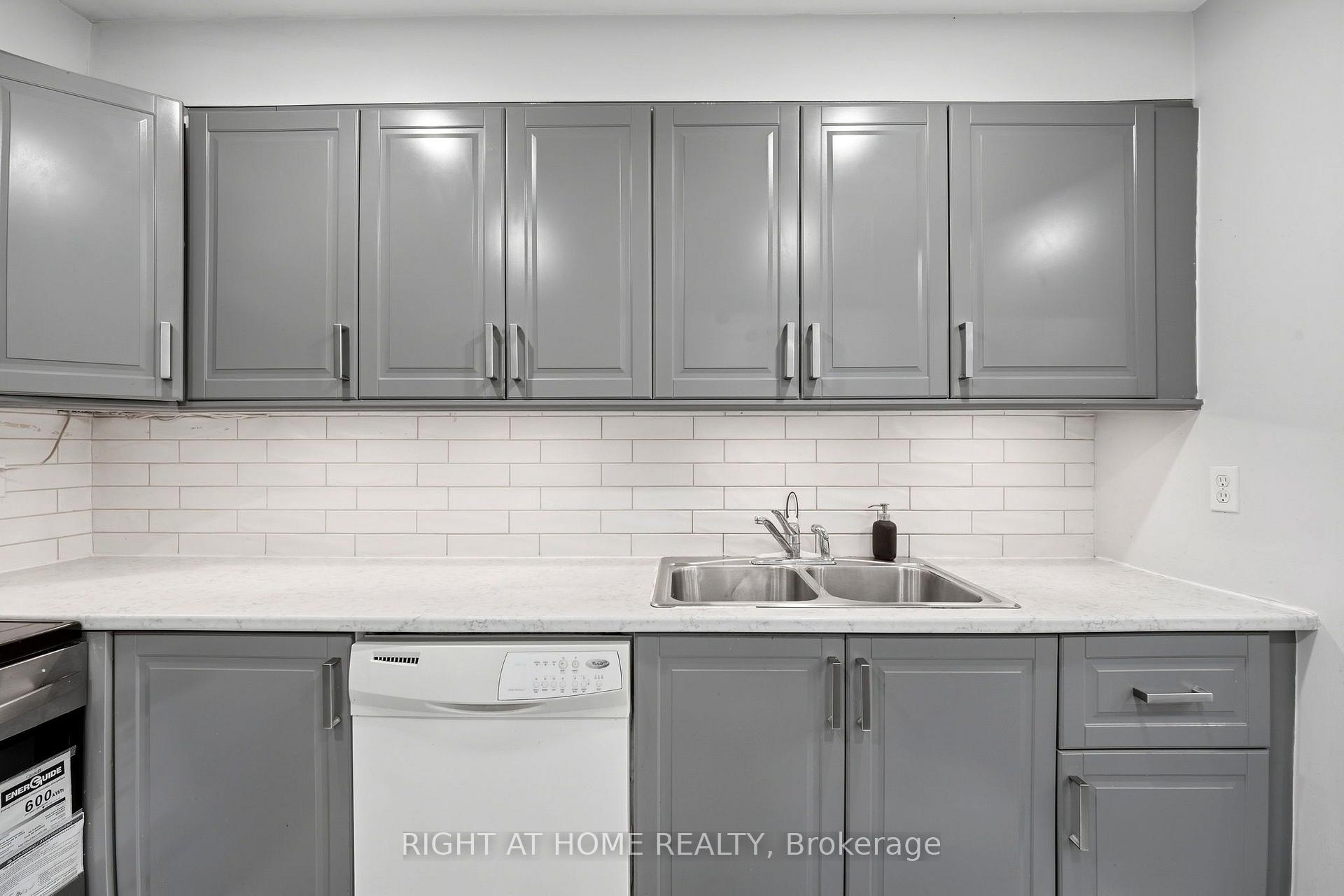 Photo 9 of Unit 21, 35 Chipstead Avenue, Brampton, Northwood Park — HOMEH