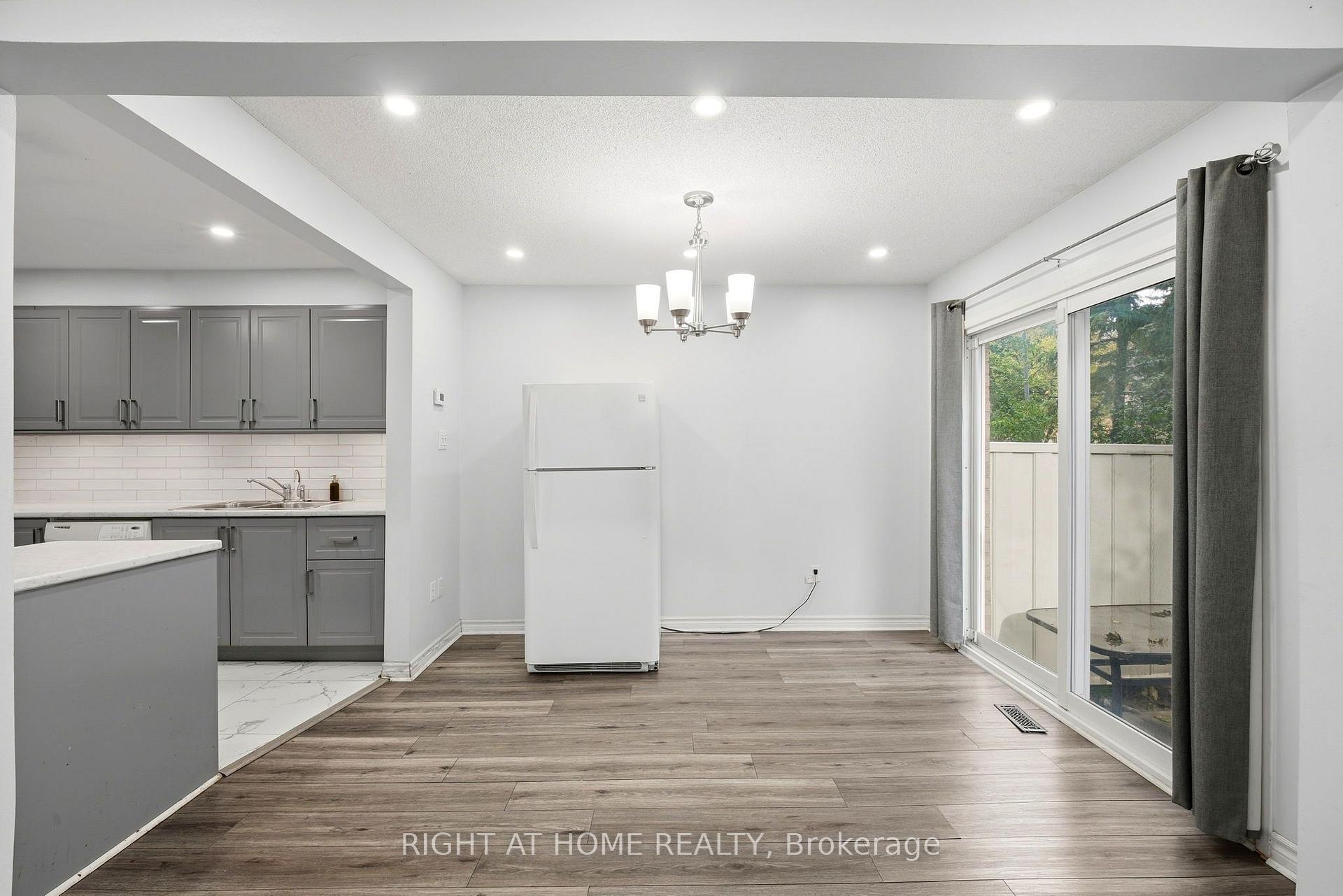 Photo 11 of Unit 21, 35 Chipstead Avenue, Brampton, Northwood Park — HOMEH