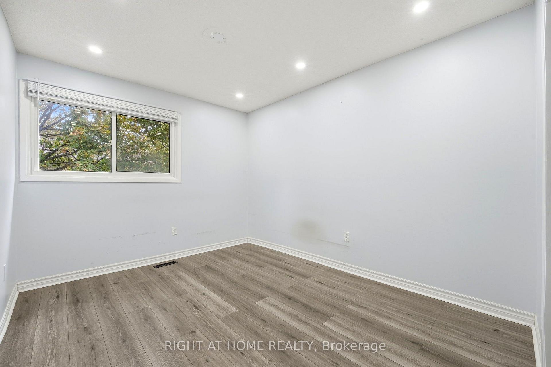 Photo 24 of Unit 21, 35 Chipstead Avenue, Brampton, Northwood Park — HOMEH