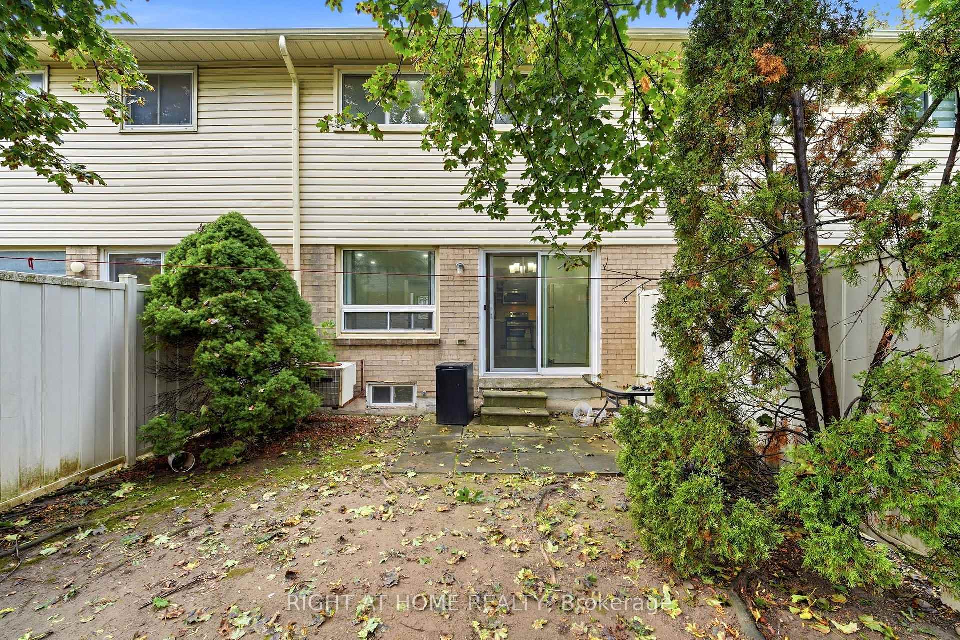 Photo 31 of Unit 21, 35 Chipstead Avenue, Brampton, Northwood Park — HOMEH