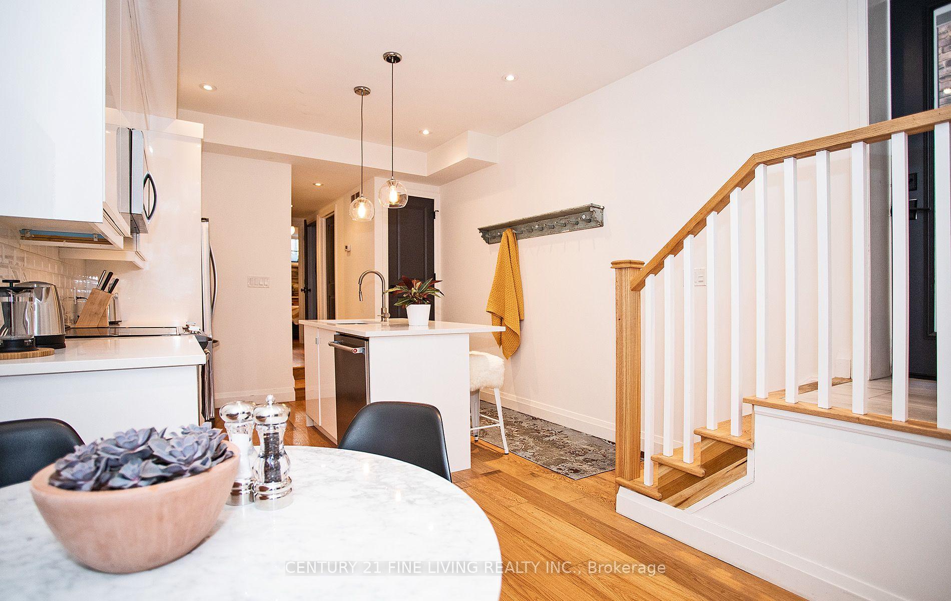 Photo 2 of Unit lower, 64 Lakeview Avenue, Toronto, Trinity-Bellwoods — HOMEH