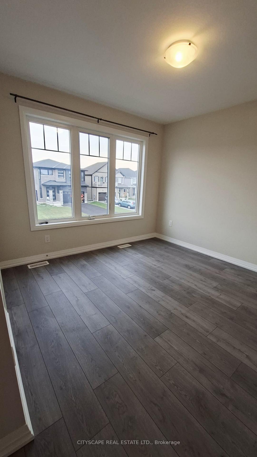 Photo 11 of 69 Bur Oak Drive, Thorold, Confederation Heights — HOMEH