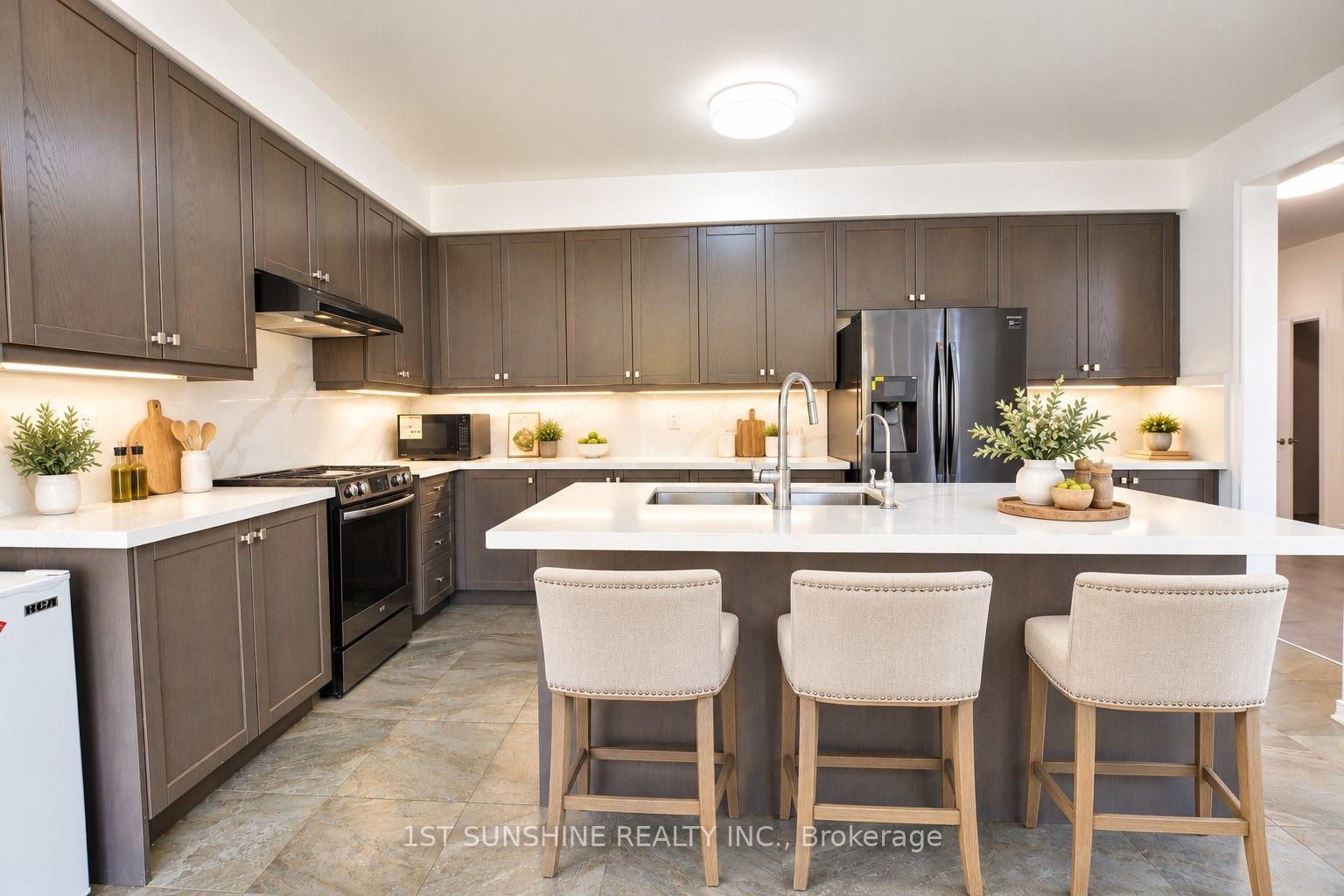 Photo 5 of 7 Fleming Crescent, Haldimand — HOMEH