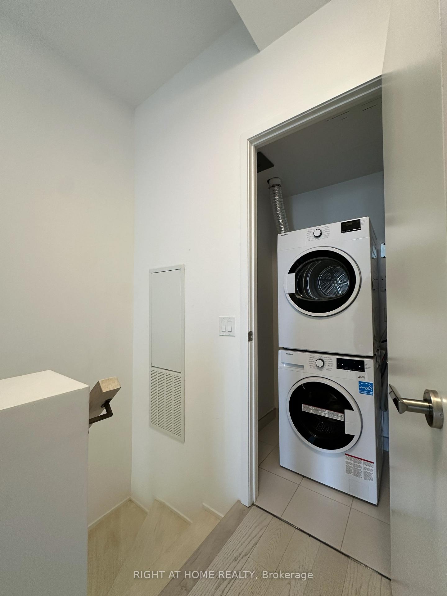 Photo 27 of Unit 6001, 3900 Confederation Parkway, Mississauga, City Centre — HOMEH