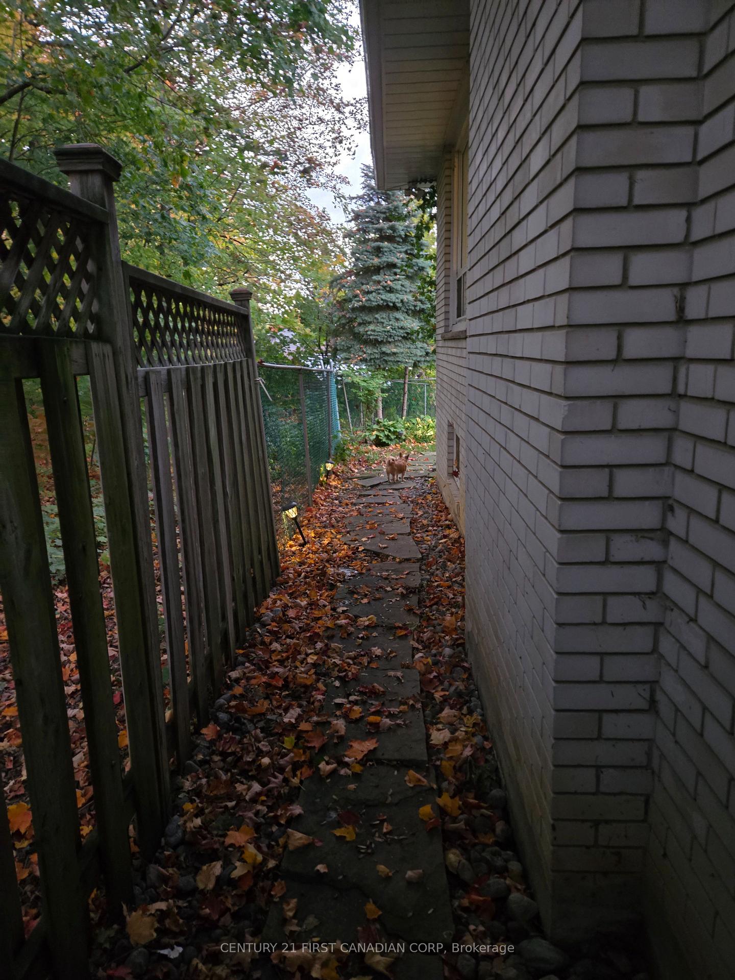 Photo 3 of Unit lower, 54 Waterford Drive, Etobicoke, Willowridge-Martingrove-Richview — HOMEH