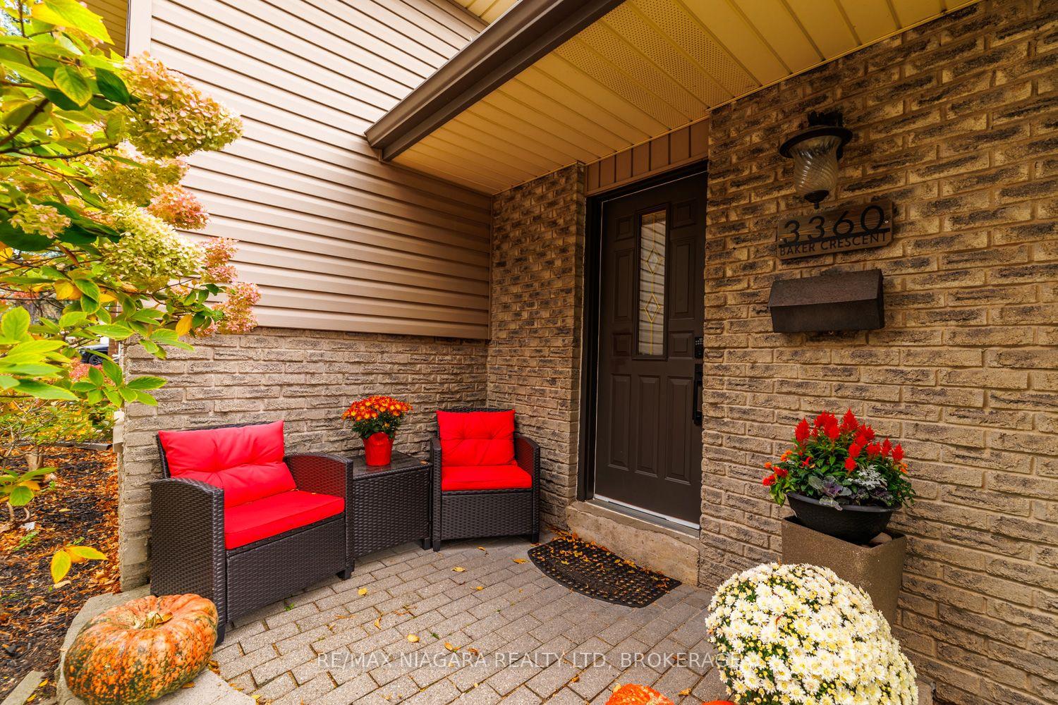 Photo 2 of 3360 Baker Crescent, Niagara Falls, Casey — HOMEH