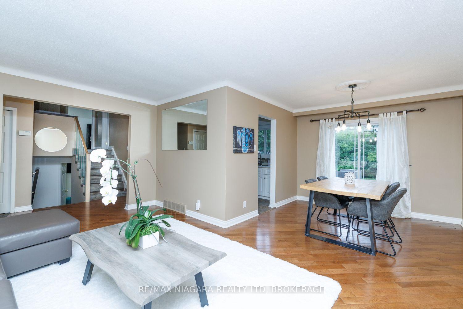 Photo 6 of 3360 Baker Crescent, Niagara Falls, Casey — HOMEH