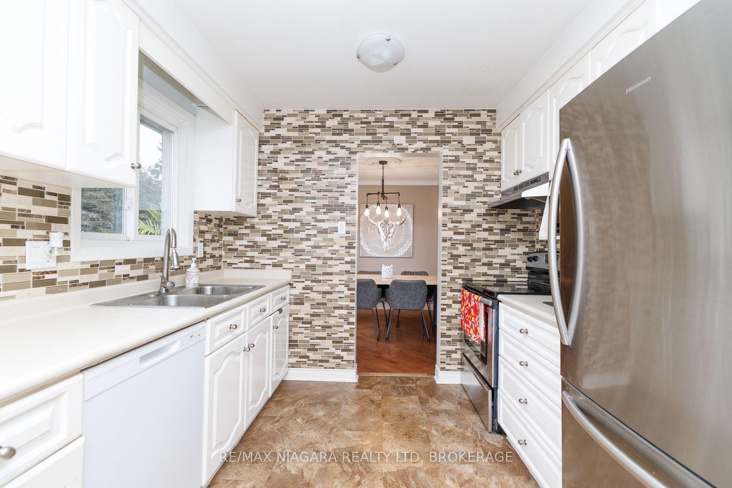 Photo 8 of 3360 Baker Crescent, Niagara Falls, Casey — HOMEH