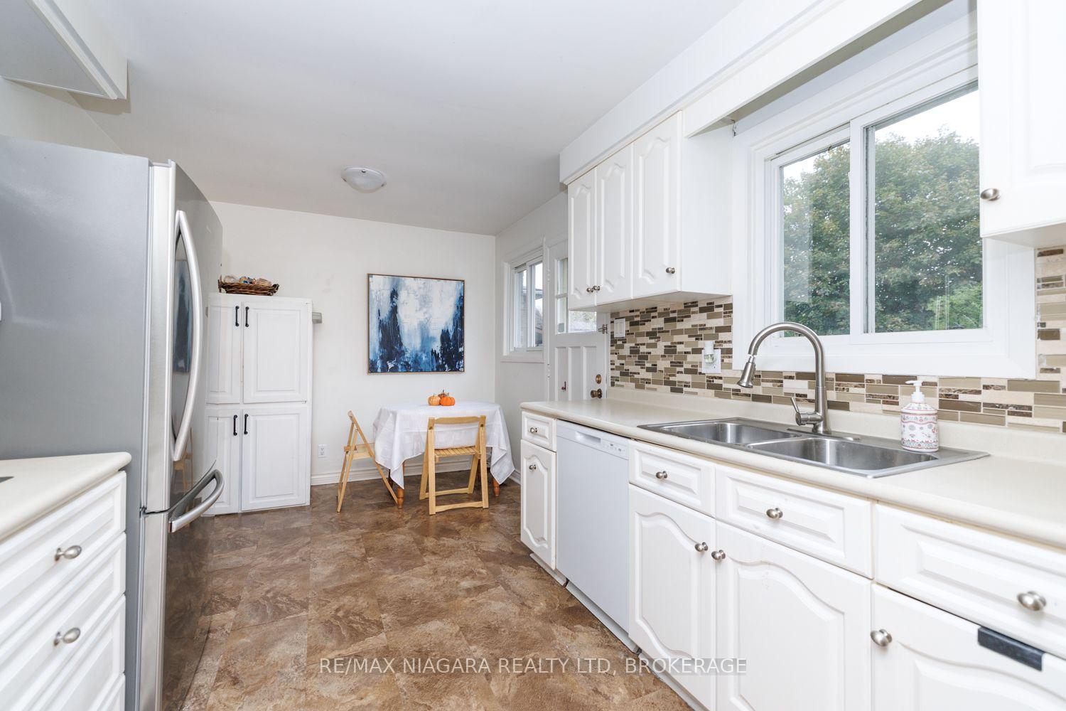 Photo 9 of 3360 Baker Crescent, Niagara Falls, Casey — HOMEH