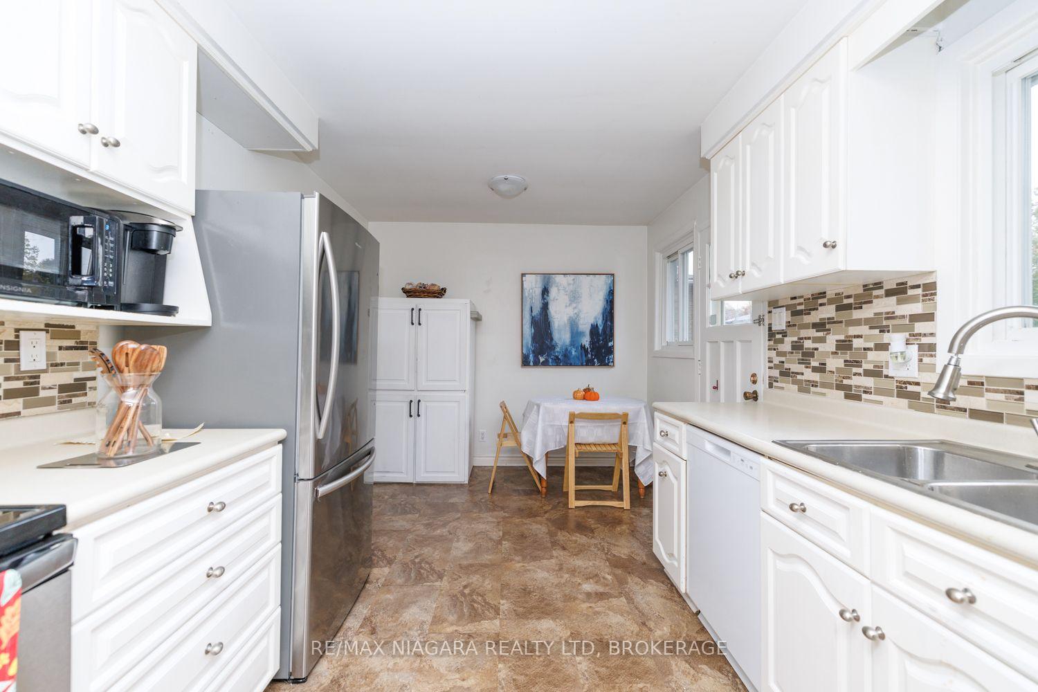 Photo 10 of 3360 Baker Crescent, Niagara Falls, Casey — HOMEH