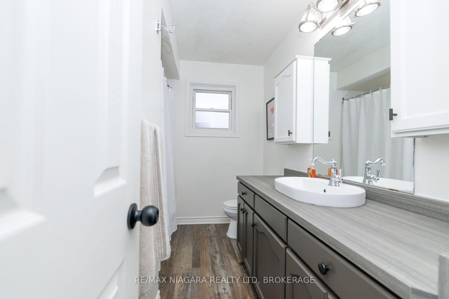 Photo 11 of 3360 Baker Crescent, Niagara Falls, Casey — HOMEH