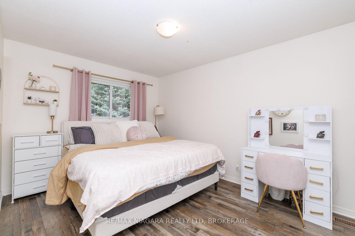 Photo 12 of 3360 Baker Crescent, Niagara Falls, Casey — HOMEH