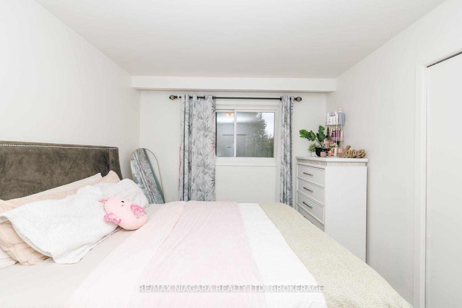 Photo 13 of 3360 Baker Crescent, Niagara Falls, Casey — HOMEH