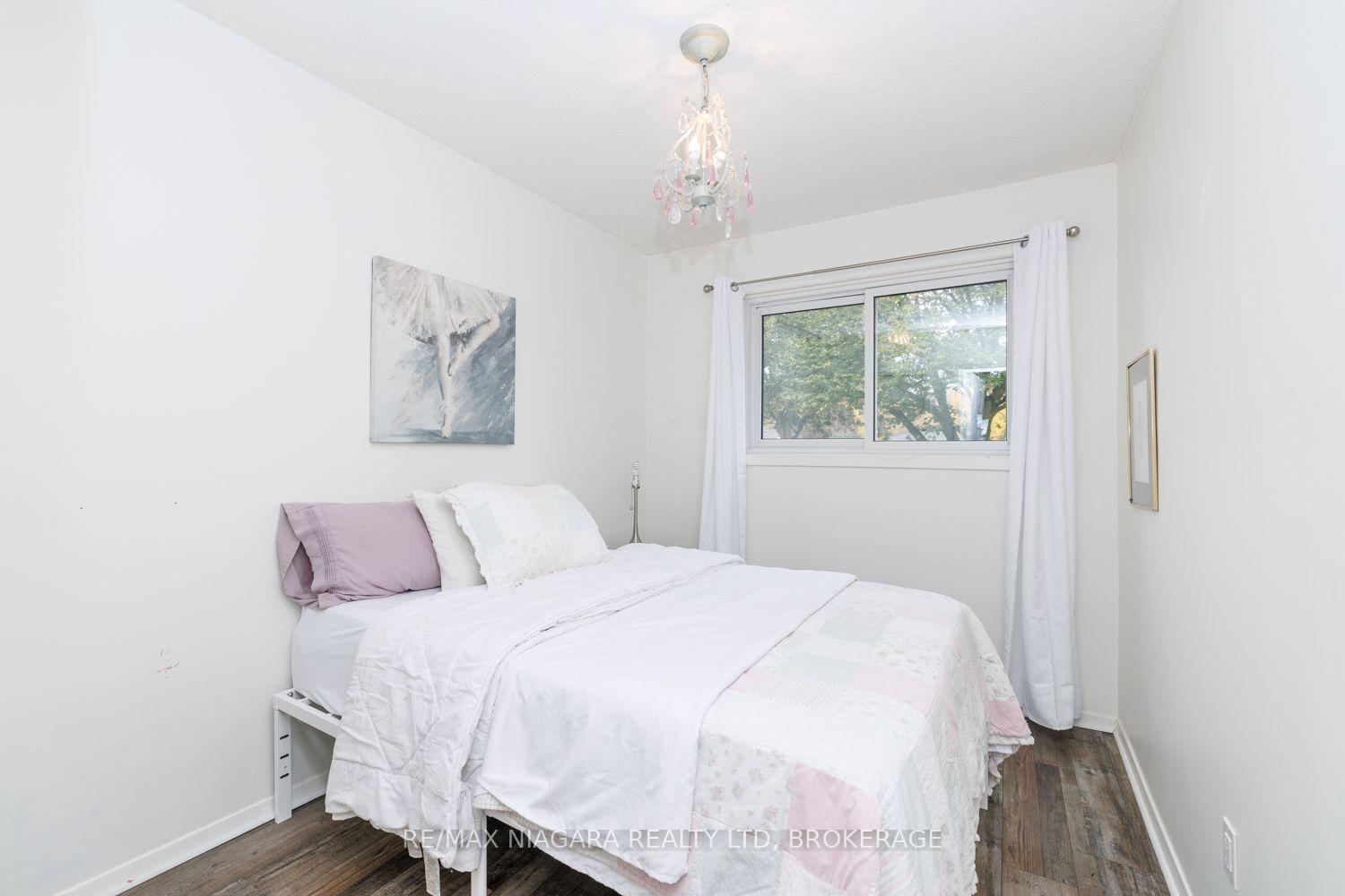 Photo 15 of 3360 Baker Crescent, Niagara Falls, Casey — HOMEH