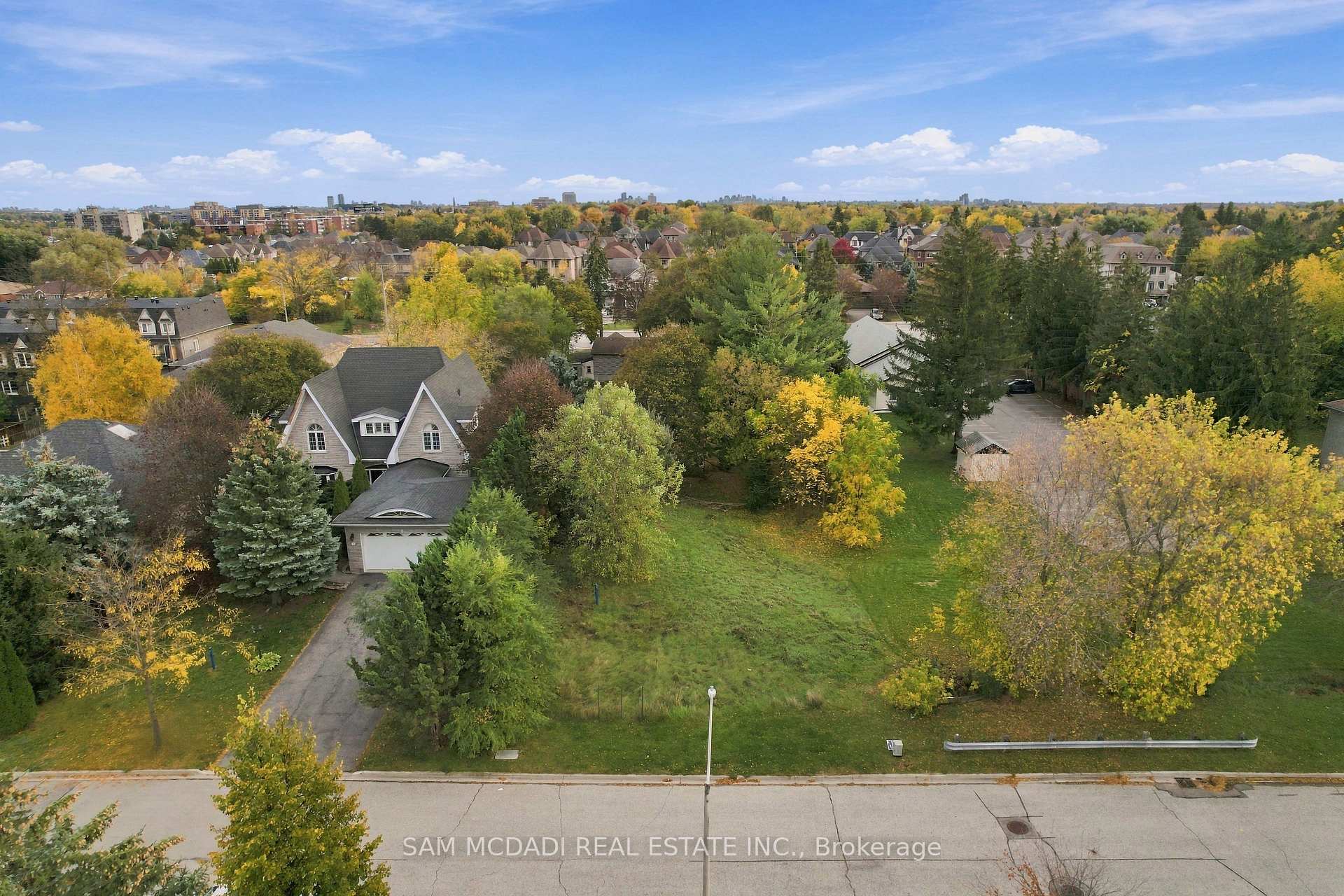 Photo 3 of 39 Cooperage Crescent, Richmond Hill, Westbrook — HOMEH