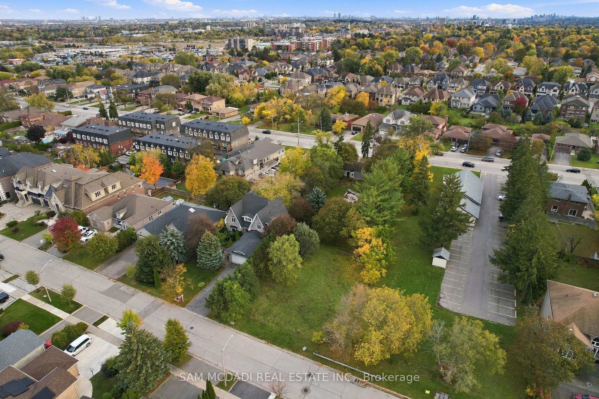 Photo 9 of 39 Cooperage Crescent, Richmond Hill, Westbrook — HOMEH