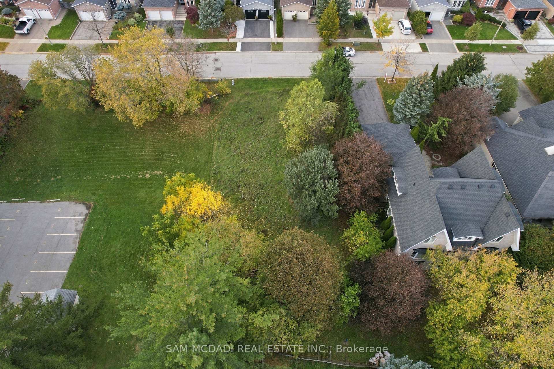 Photo 11 of 39 Cooperage Crescent, Richmond Hill, Westbrook — HOMEH