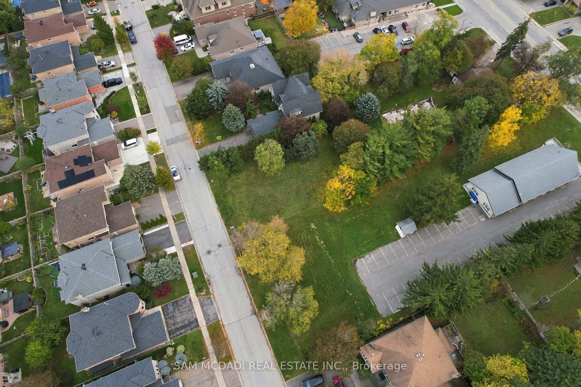Photo 12 of 39 Cooperage Crescent, Richmond Hill, Westbrook — HOMEH