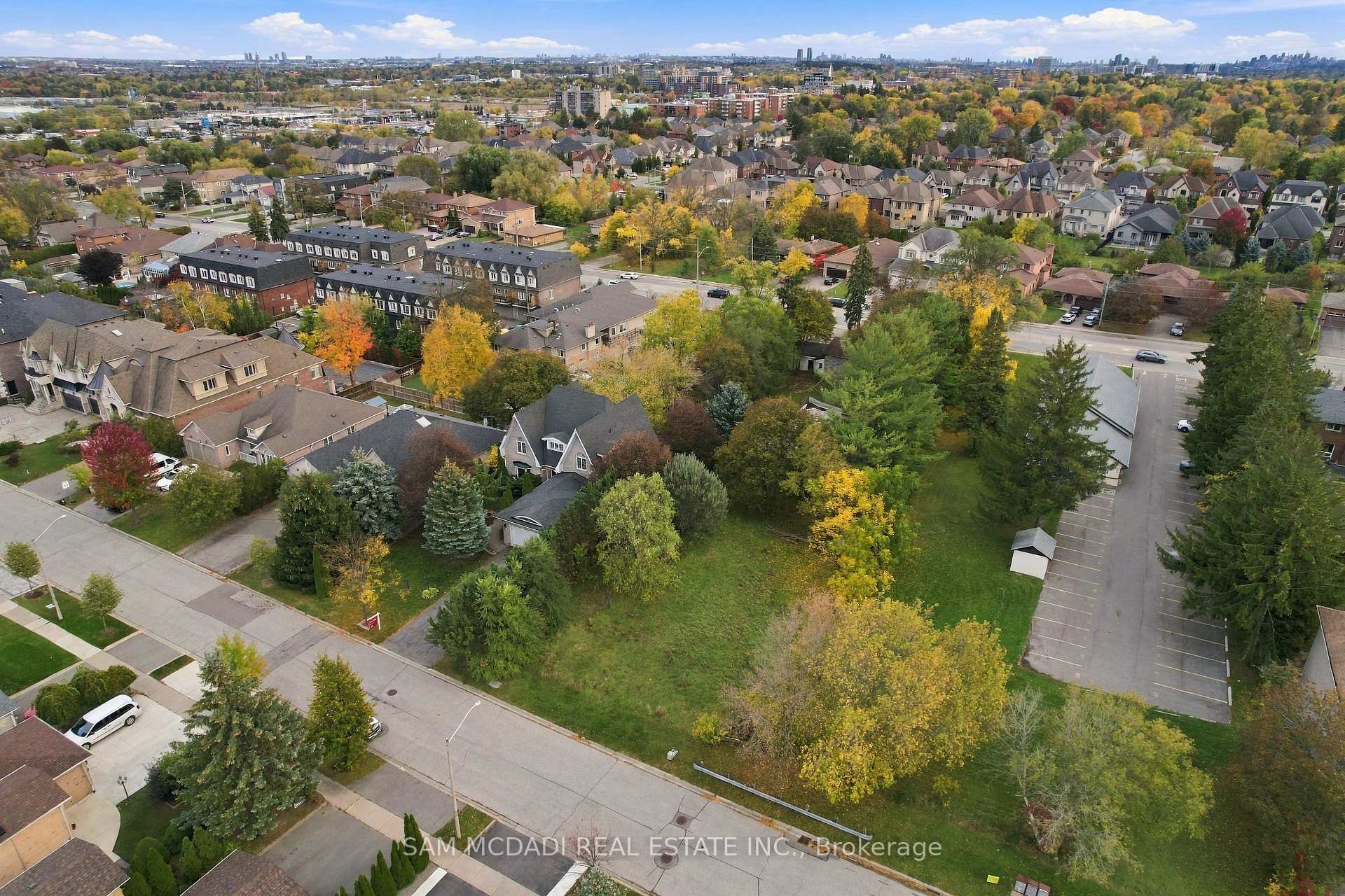 Photo 13 of 39 Cooperage Crescent, Richmond Hill, Westbrook — HOMEH