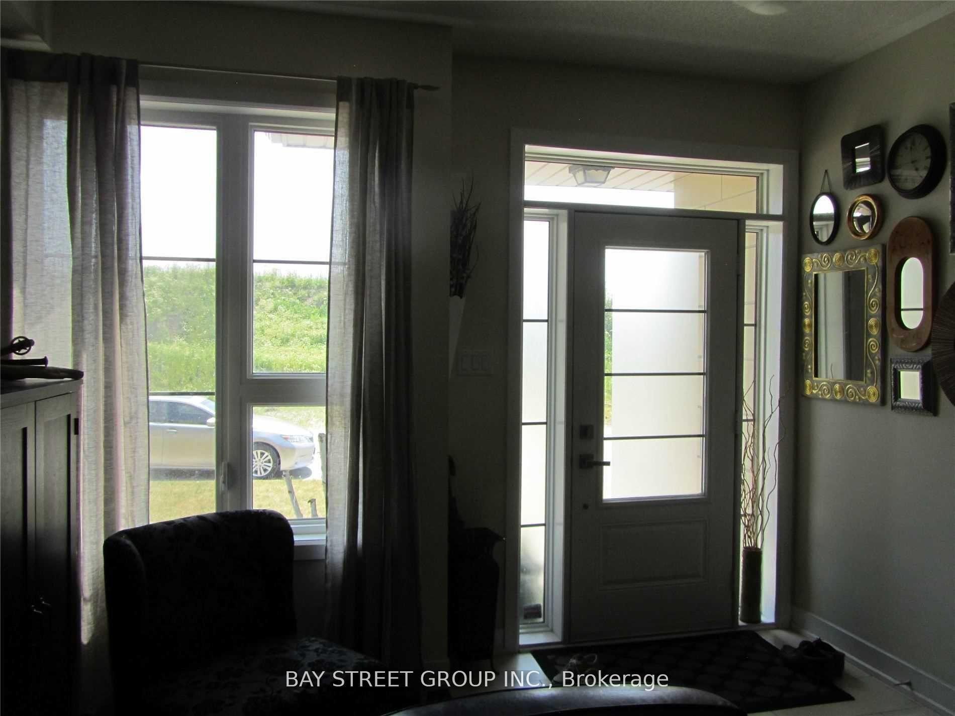 Photo 6 of 124 Vanier Street, Whitby, Pringle Creek — HOMEH