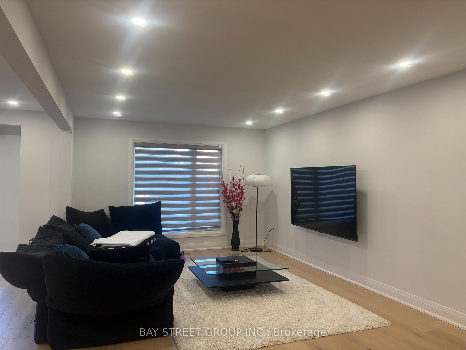 Photo 3 of 321 Raymerville Drive, Markham, Raymerville — HOMEH