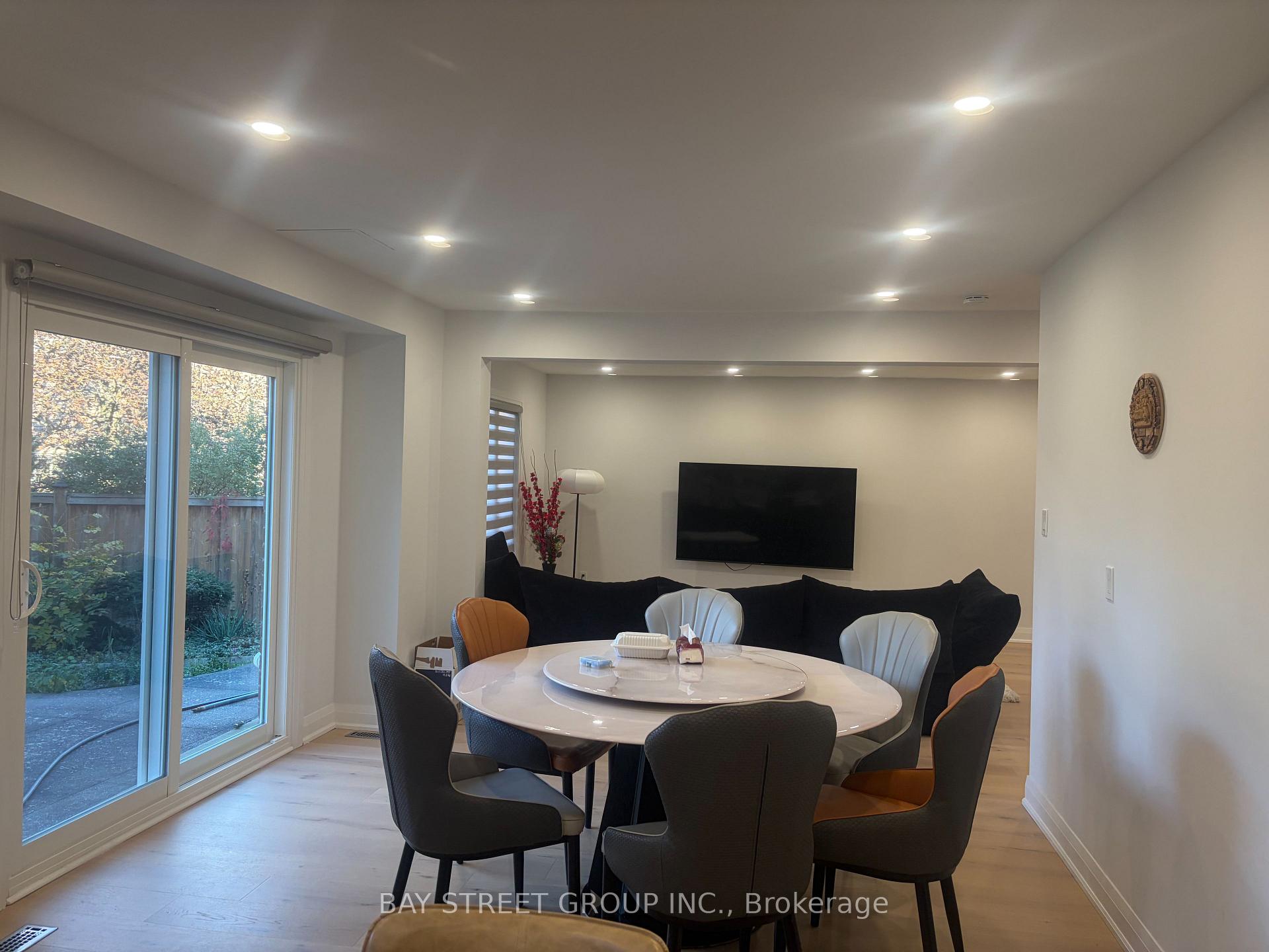 Photo 5 of 321 Raymerville Drive, Markham, Raymerville — HOMEH