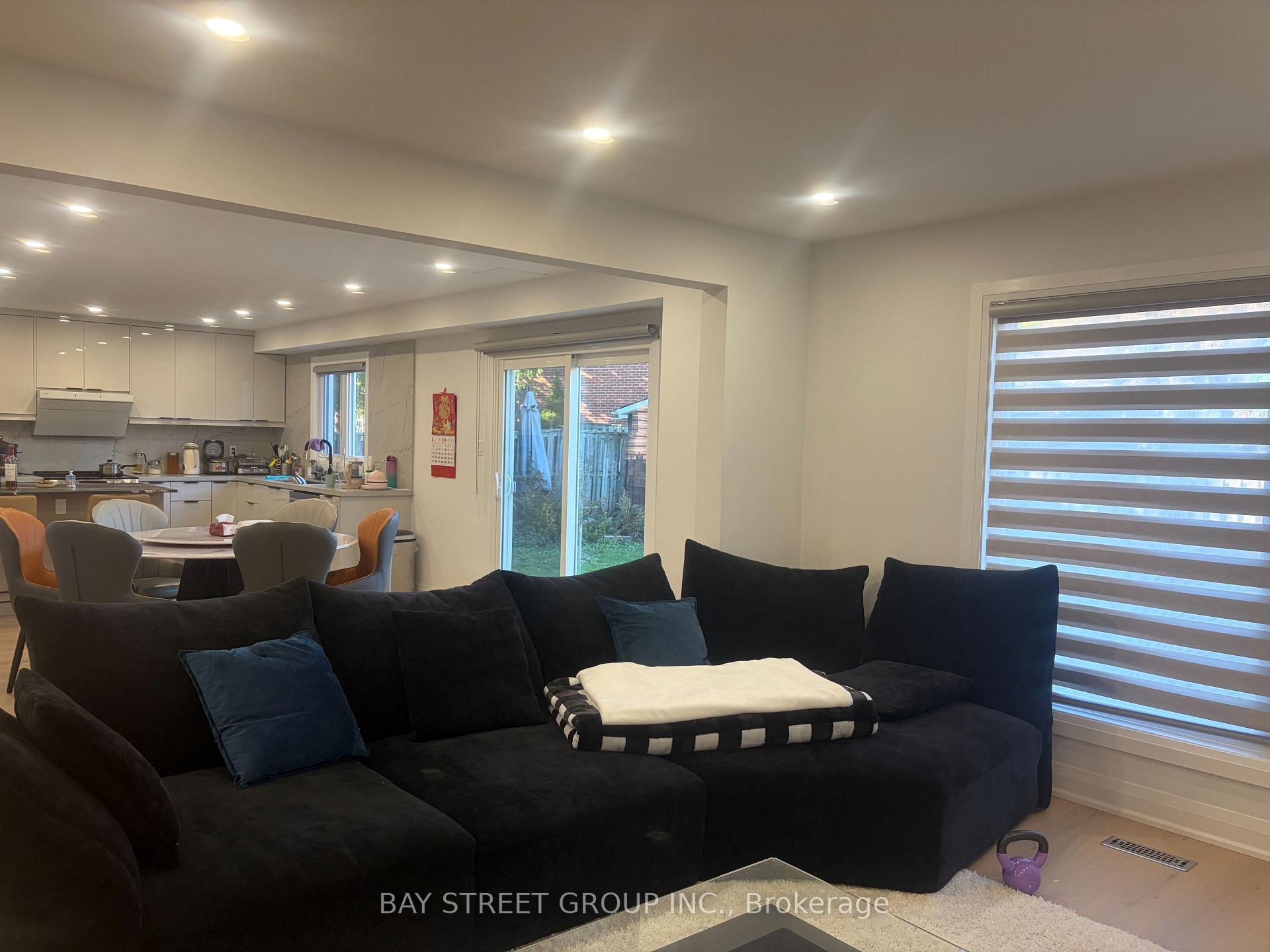 Photo 6 of 321 Raymerville Drive, Markham, Raymerville — HOMEH