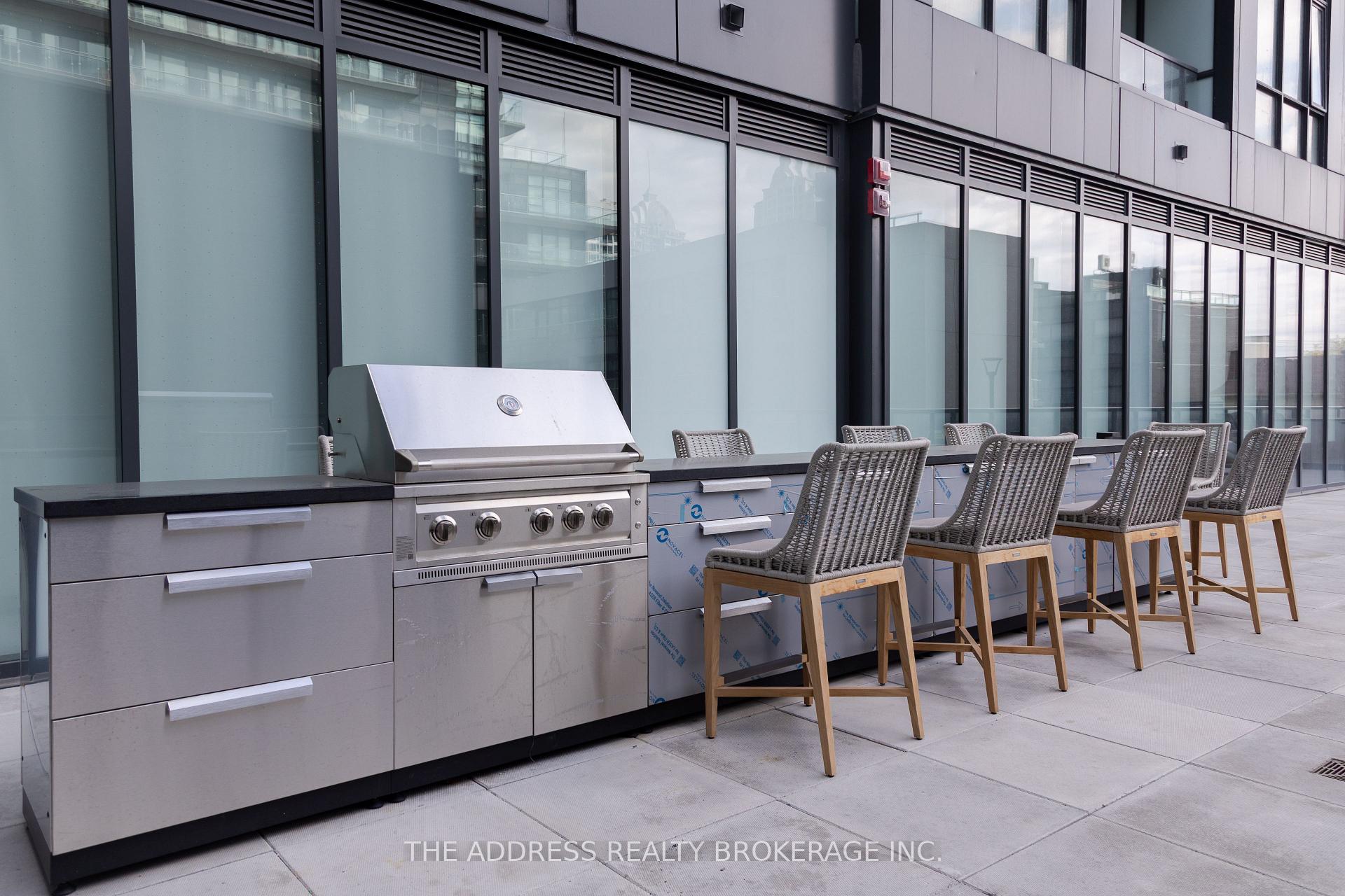 Photo 8 of Unit 212, 6 Greenbriar Road, North York, Bayview Village — HOMEH