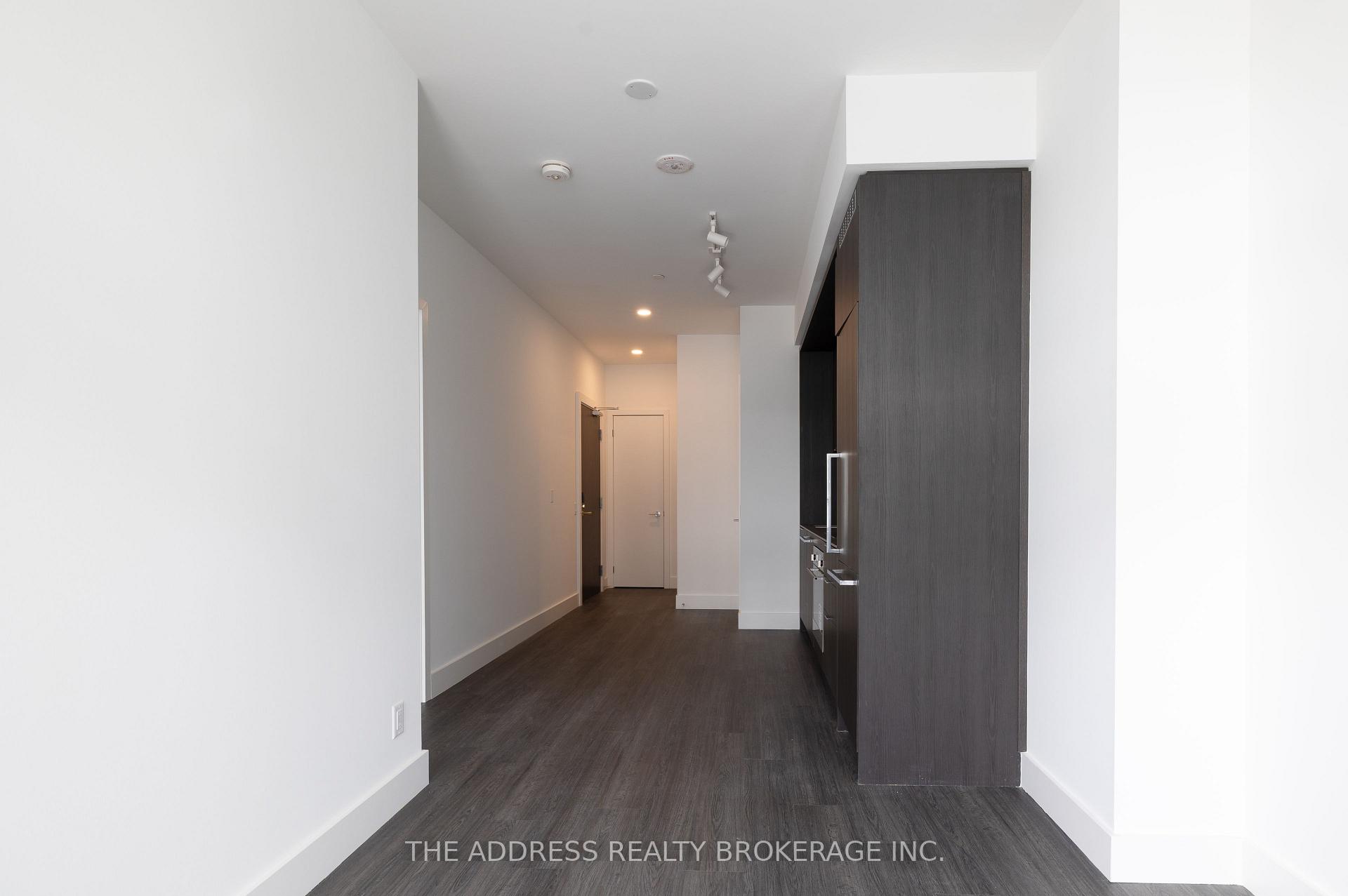 Photo 10 of Unit 212, 6 Greenbriar Road, North York, Bayview Village — HOMEH