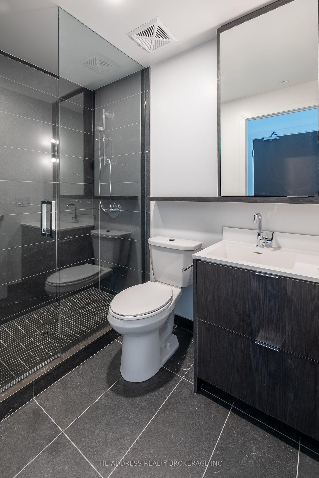 Photo 14 of Unit 212, 6 Greenbriar Road, North York, Bayview Village — HOMEH