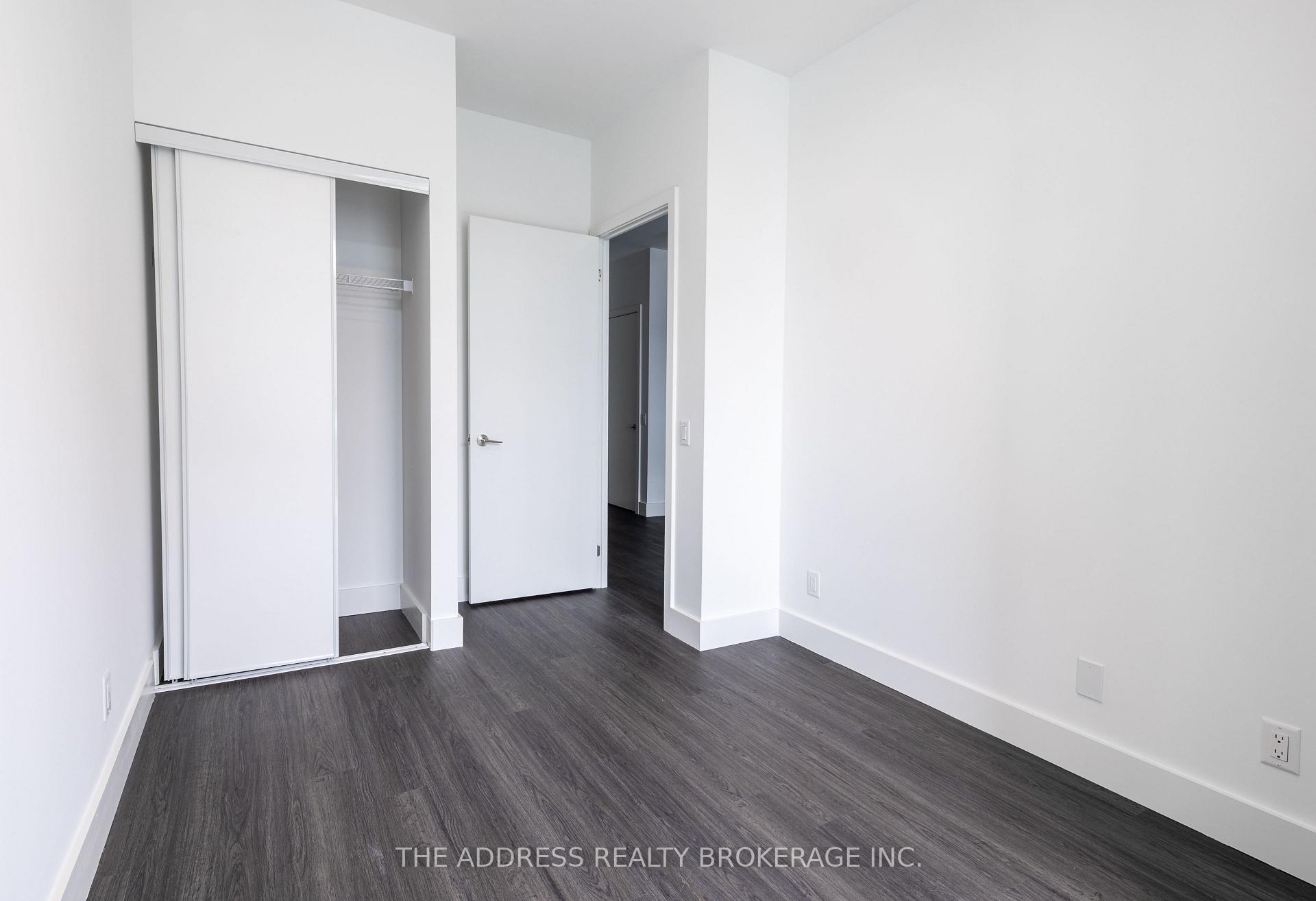 Photo 15 of Unit 212, 6 Greenbriar Road, North York, Bayview Village — HOMEH