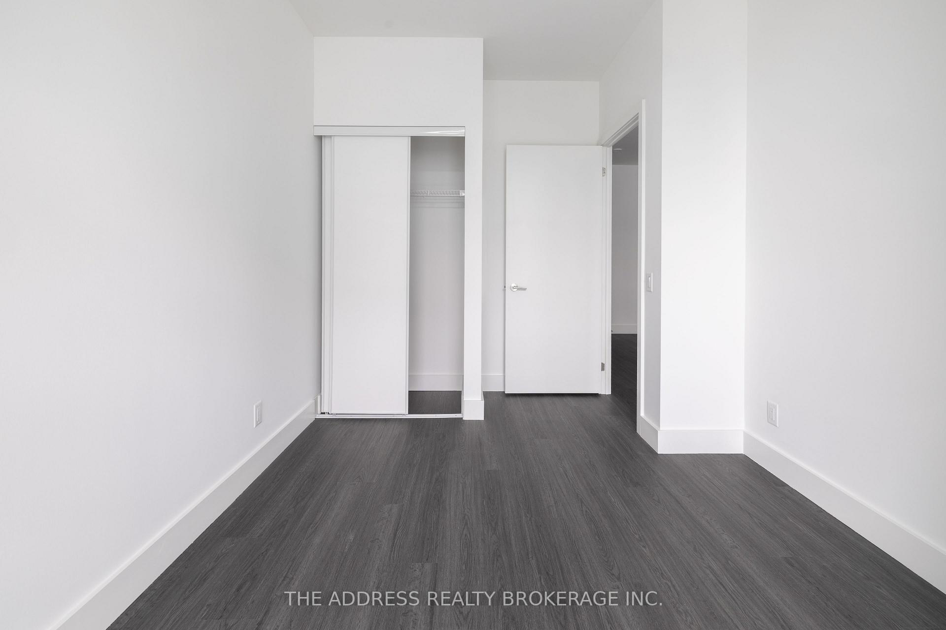 Photo 16 of Unit 212, 6 Greenbriar Road, North York, Bayview Village — HOMEH