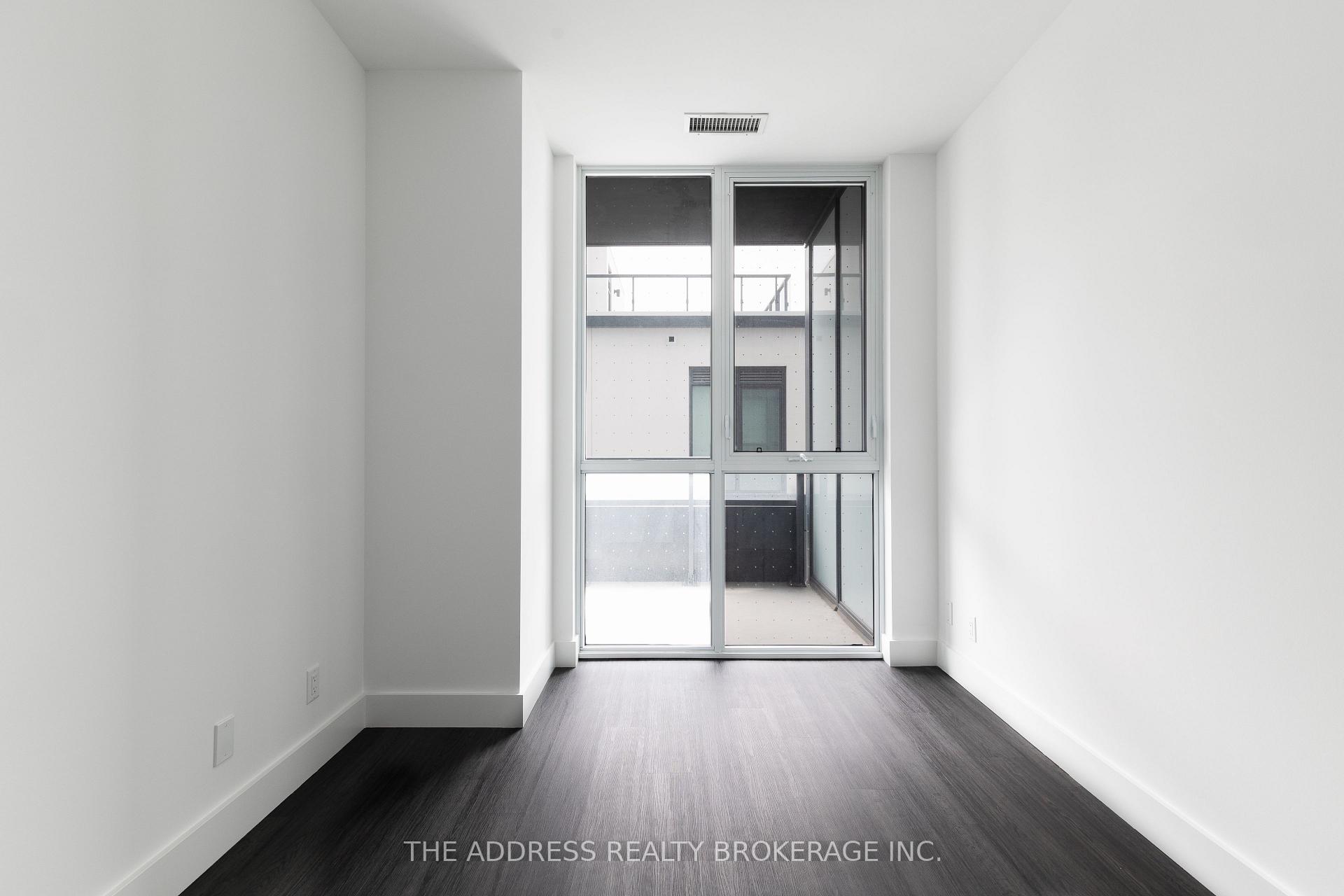 Photo 17 of Unit 212, 6 Greenbriar Road, North York, Bayview Village — HOMEH