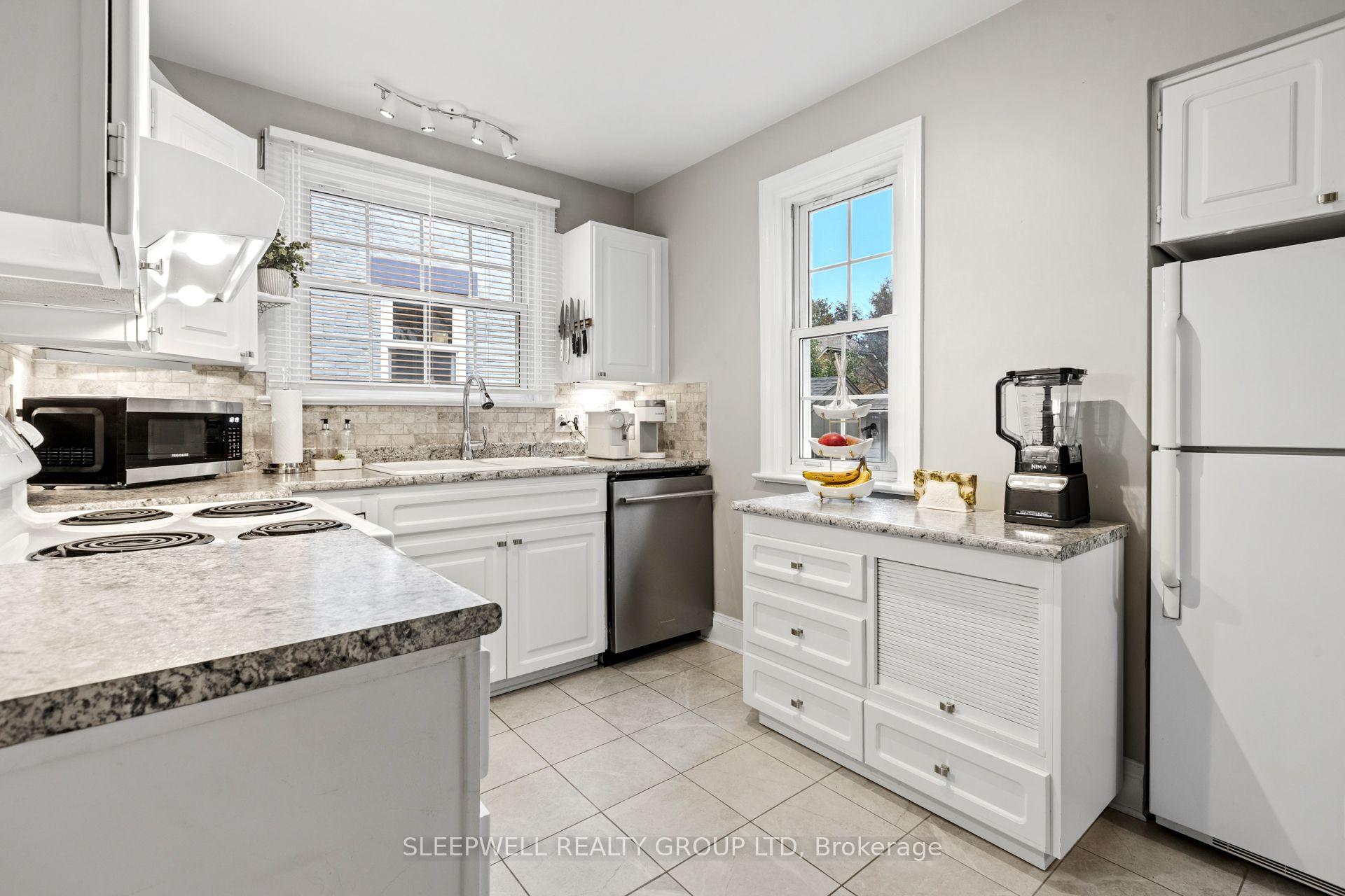 Photo 8 of 568 Golden Avenue, Ottawa, McKellar/Highland — HOMEH