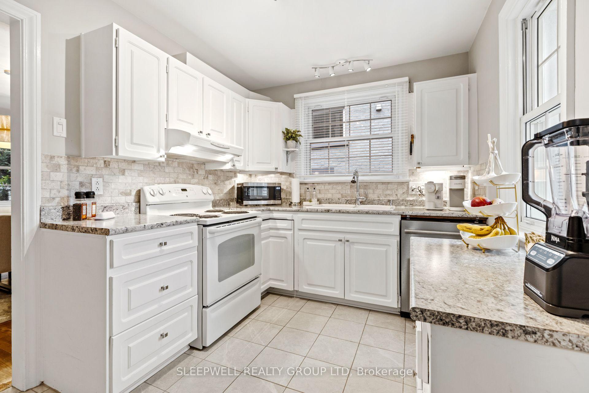 Photo 9 of 568 Golden Avenue, Ottawa, McKellar/Highland — HOMEH