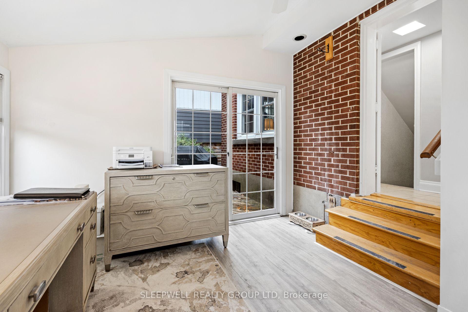 Photo 10 of 568 Golden Avenue, Ottawa, McKellar/Highland — HOMEH