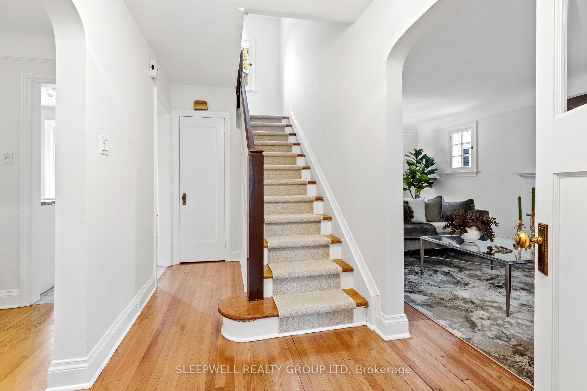 Photo 12 of 568 Golden Avenue, Ottawa, McKellar/Highland — HOMEH