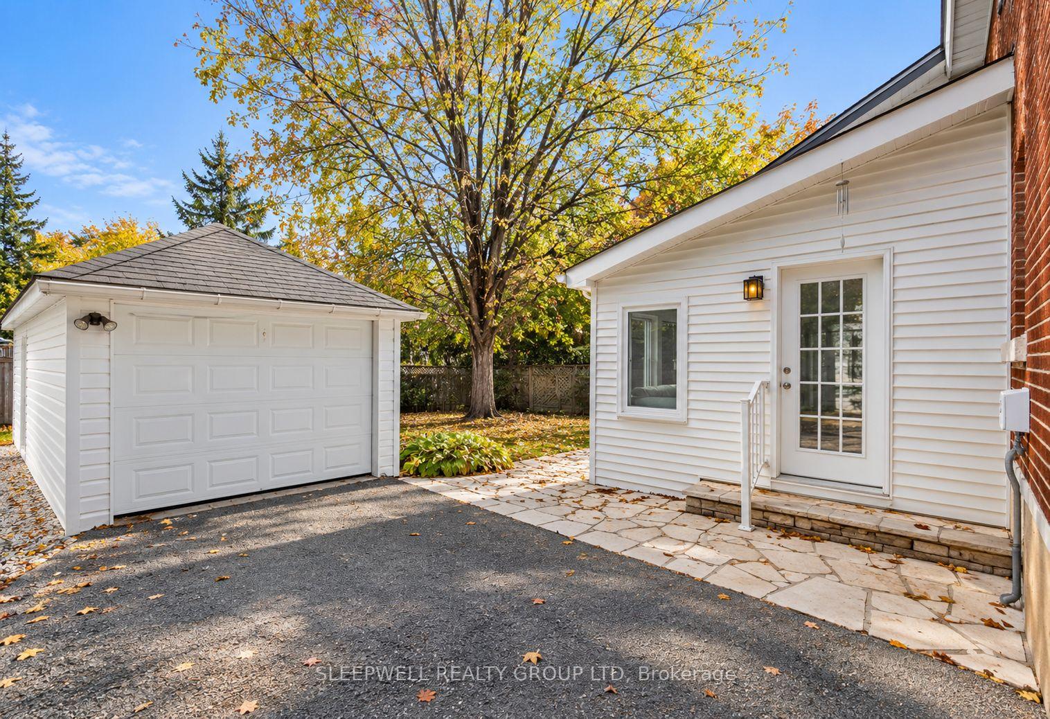 Photo 24 of 568 Golden Avenue, Ottawa, McKellar/Highland — HOMEH