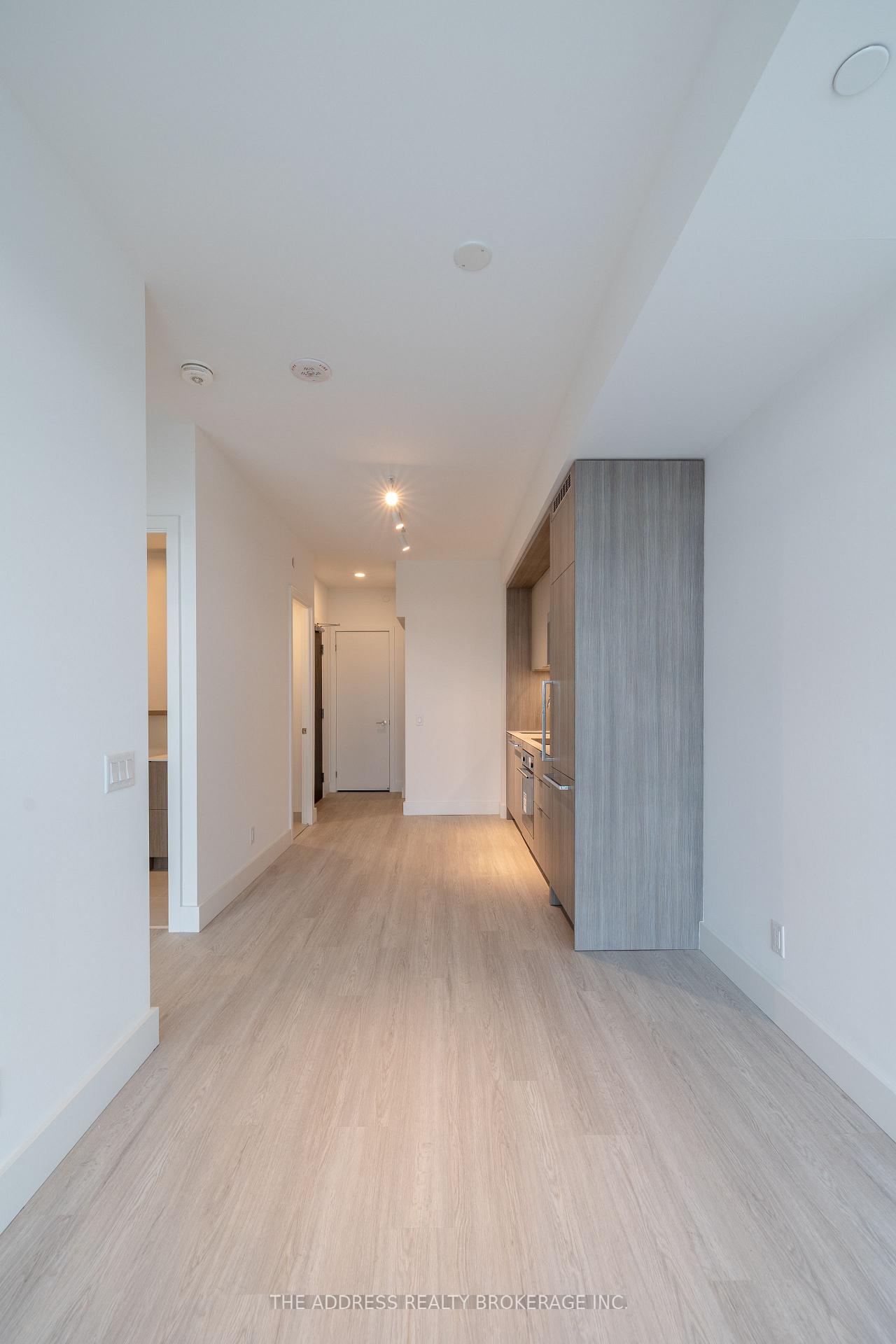 Photo 13 of Unit 611, 6 Greenbriar Road, North York, Bayview Village — HOMEH