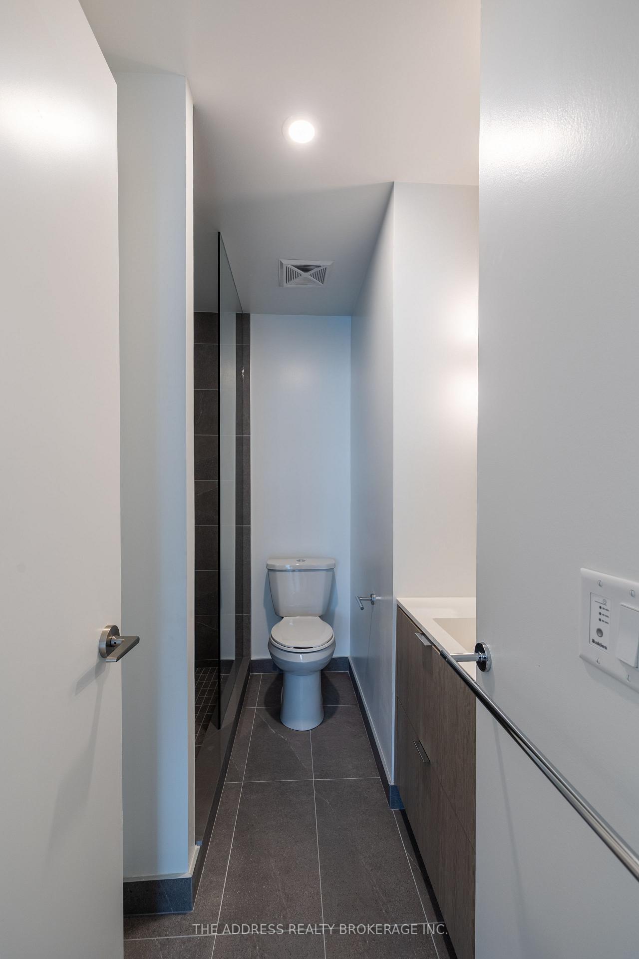 Photo 17 of Unit 611, 6 Greenbriar Road, North York, Bayview Village — HOMEH