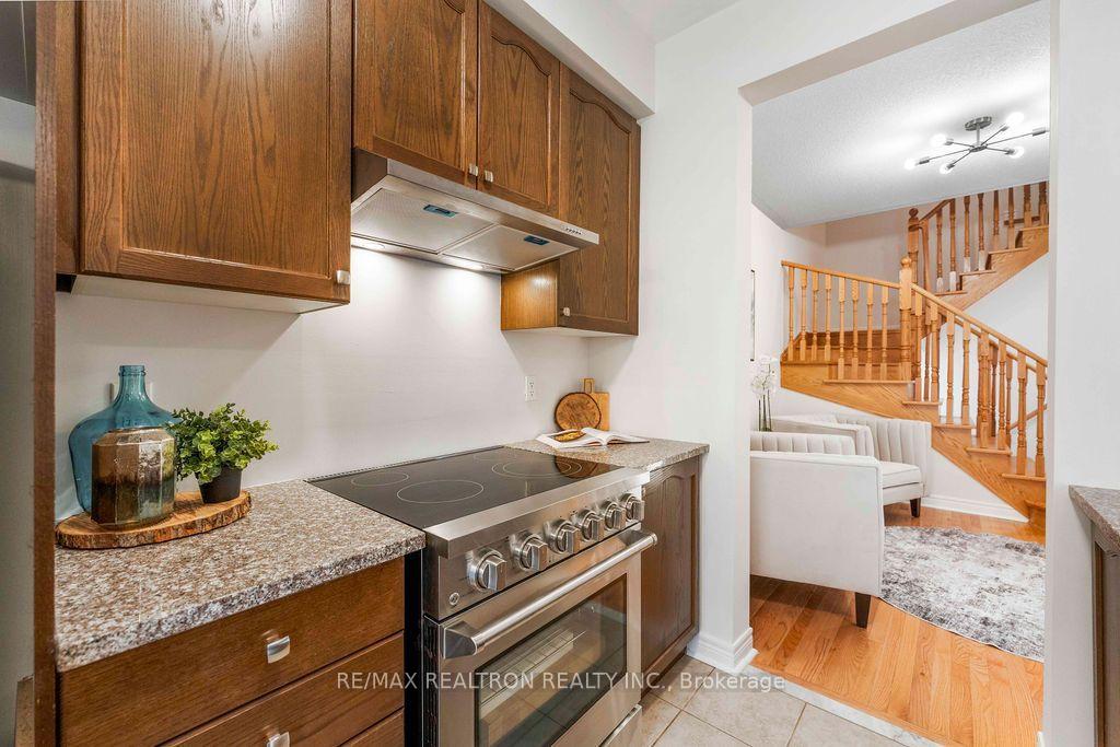 Photo 17 of 55 Drum Street, Whitchurch-Stouffville, Stouffville — HOMEH