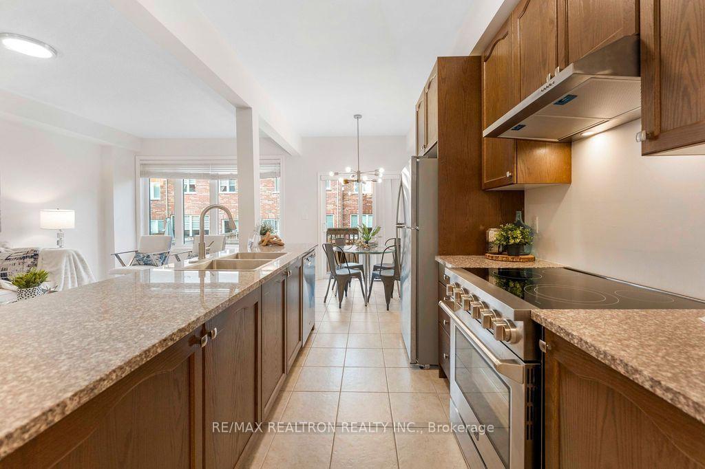 Photo 18 of 55 Drum Street, Whitchurch-Stouffville, Stouffville — HOMEH